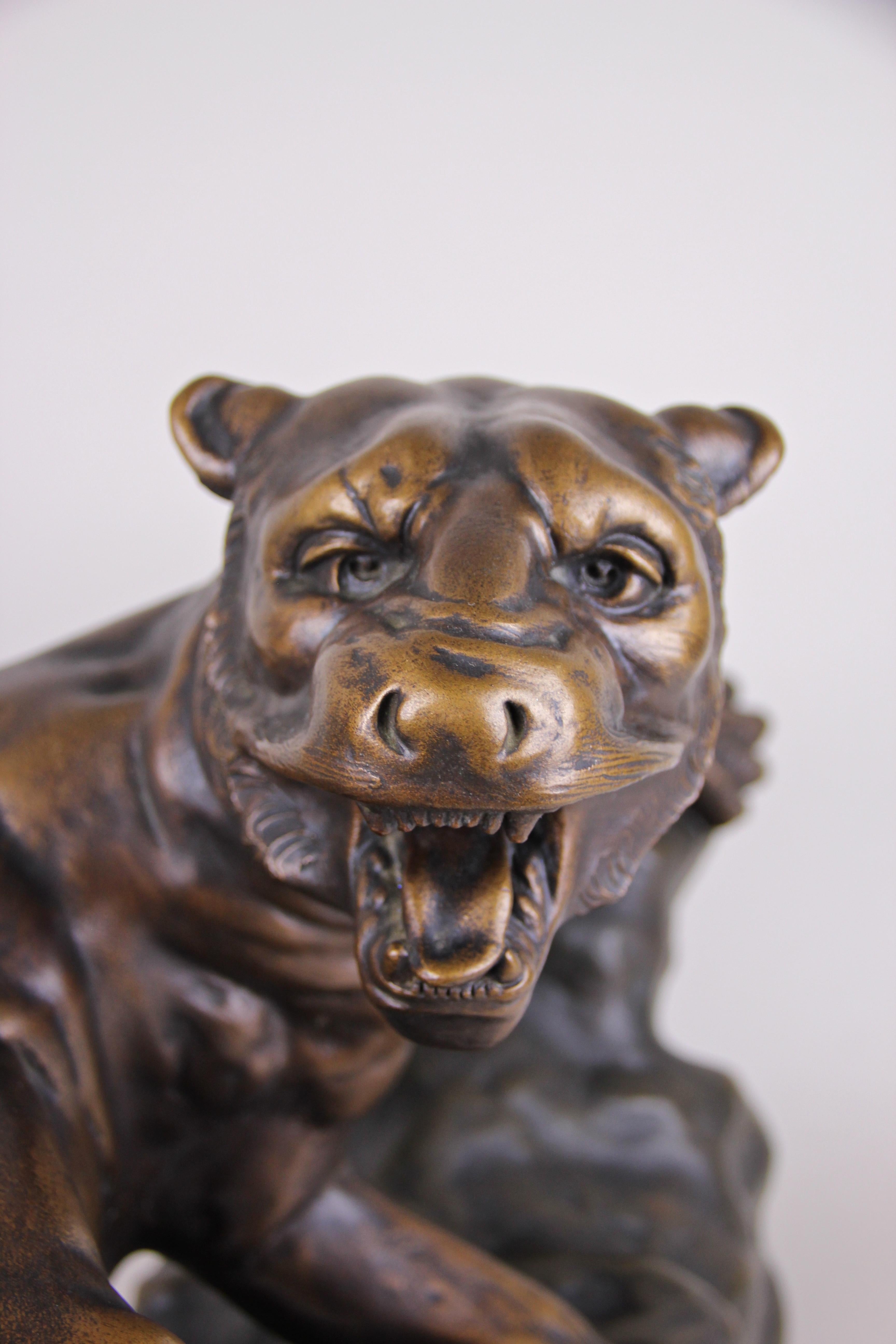 Lioness Sculpture Art Deco by R. Capaldo, France, circa 1930 In Good Condition In Lichtenberg, AT