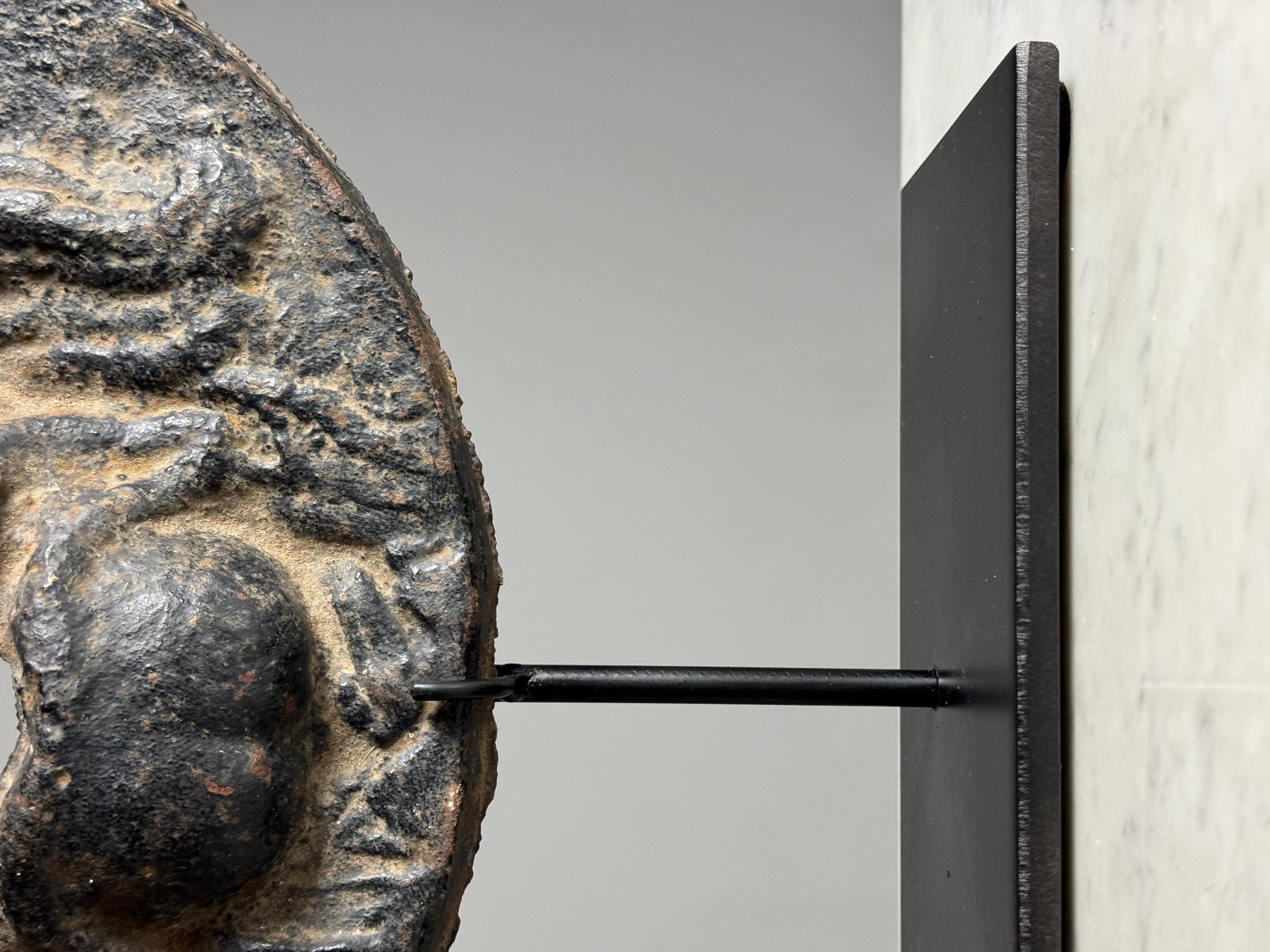 Maschera da fontana a testa di leone in ghisa del XVII secolo in vendita 3