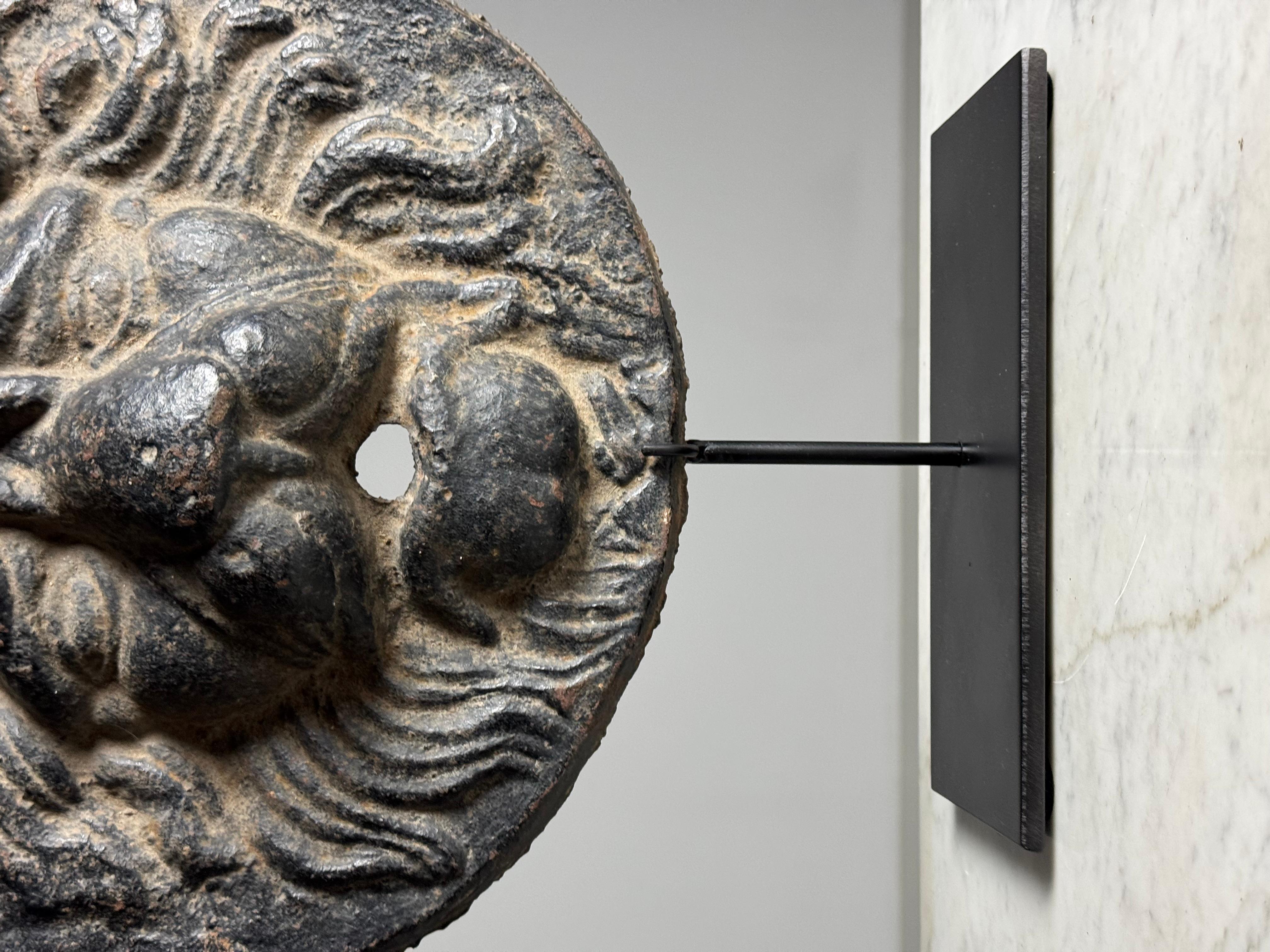 Maschera da fontana a testa di leone in ghisa del XVII secolo in vendita 7