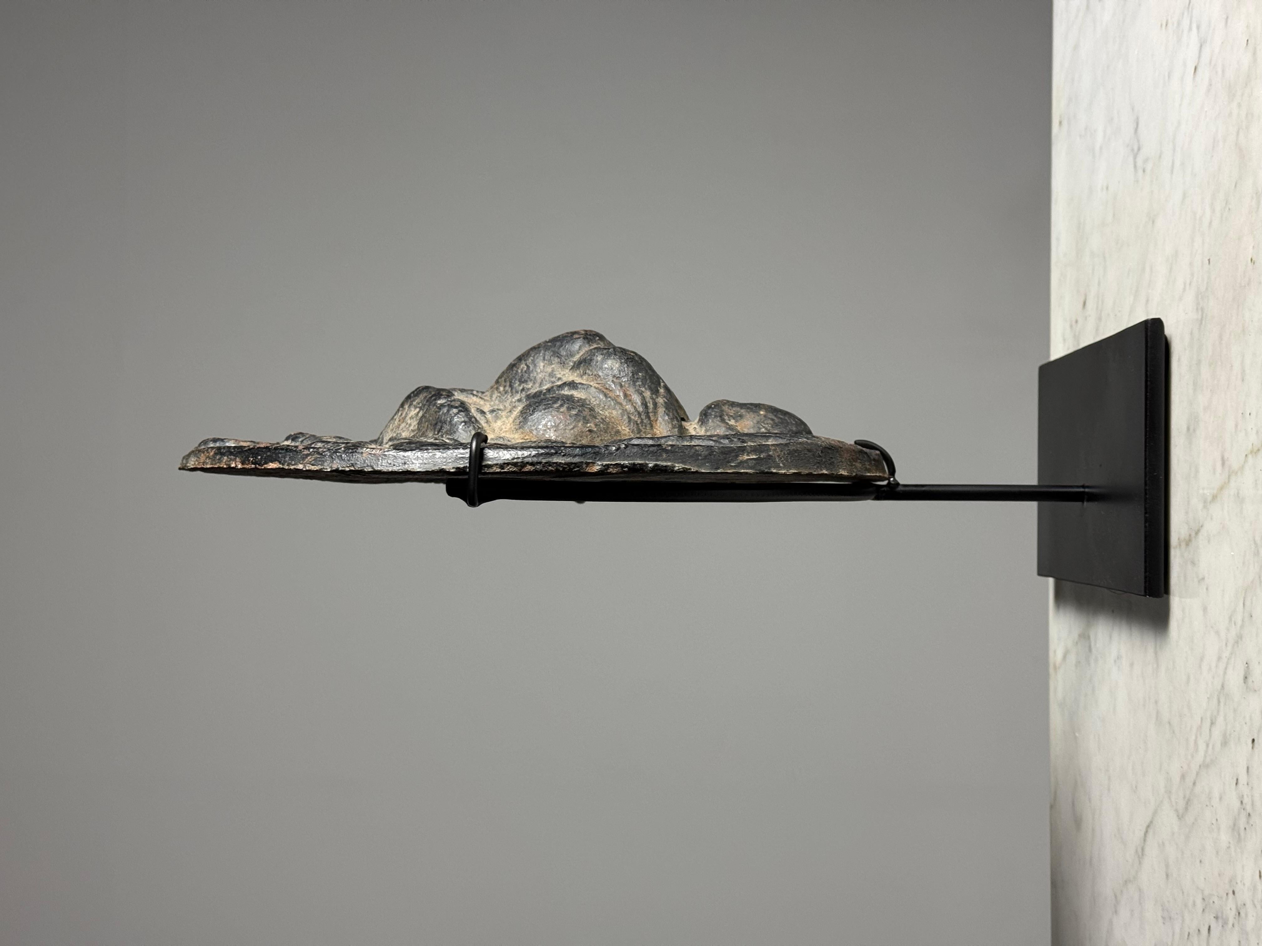 Maschera da fontana a testa di leone in ghisa del XVII secolo in vendita 9