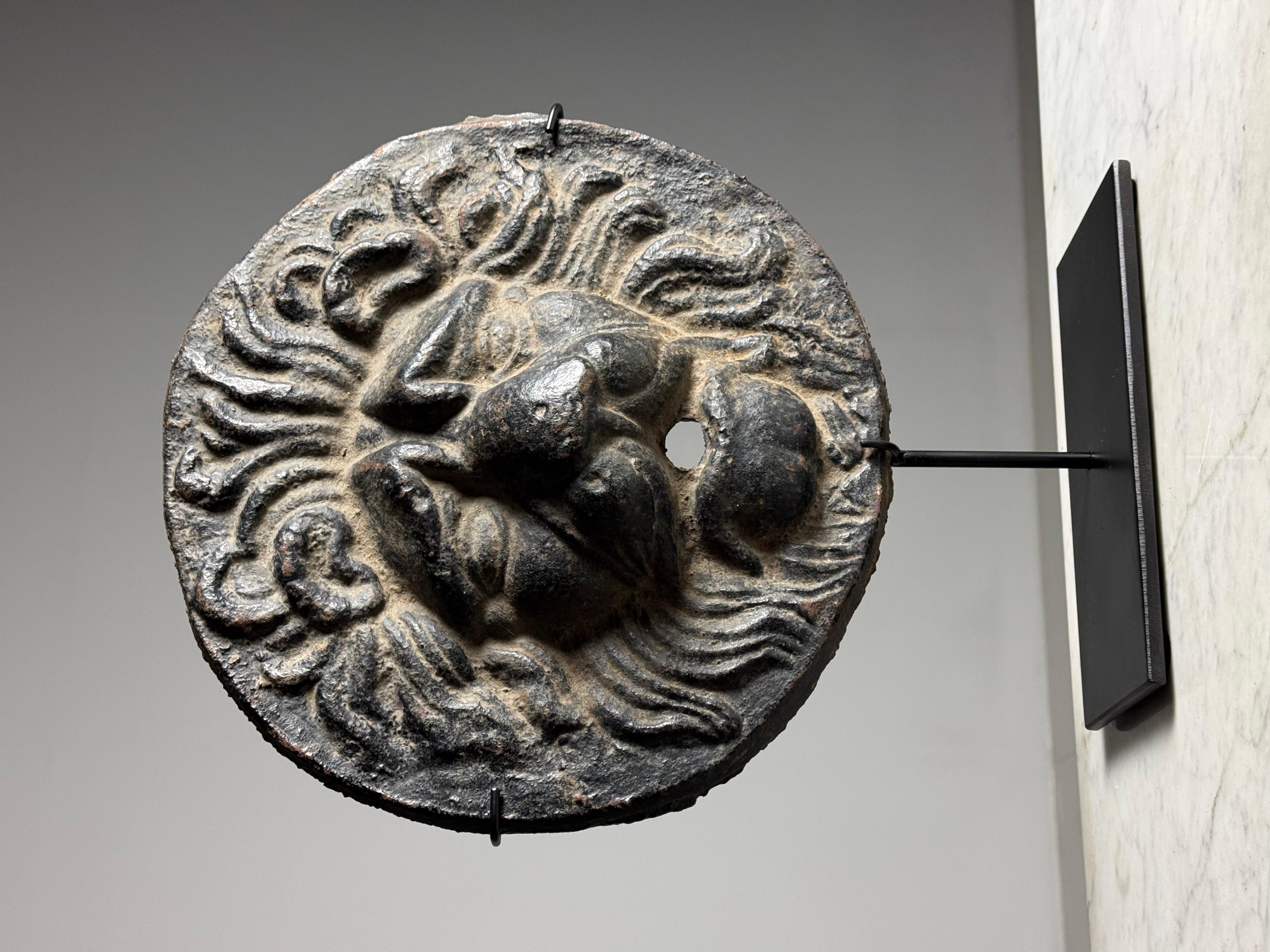 Calco Maschera da fontana a testa di leone in ghisa del XVII secolo in vendita