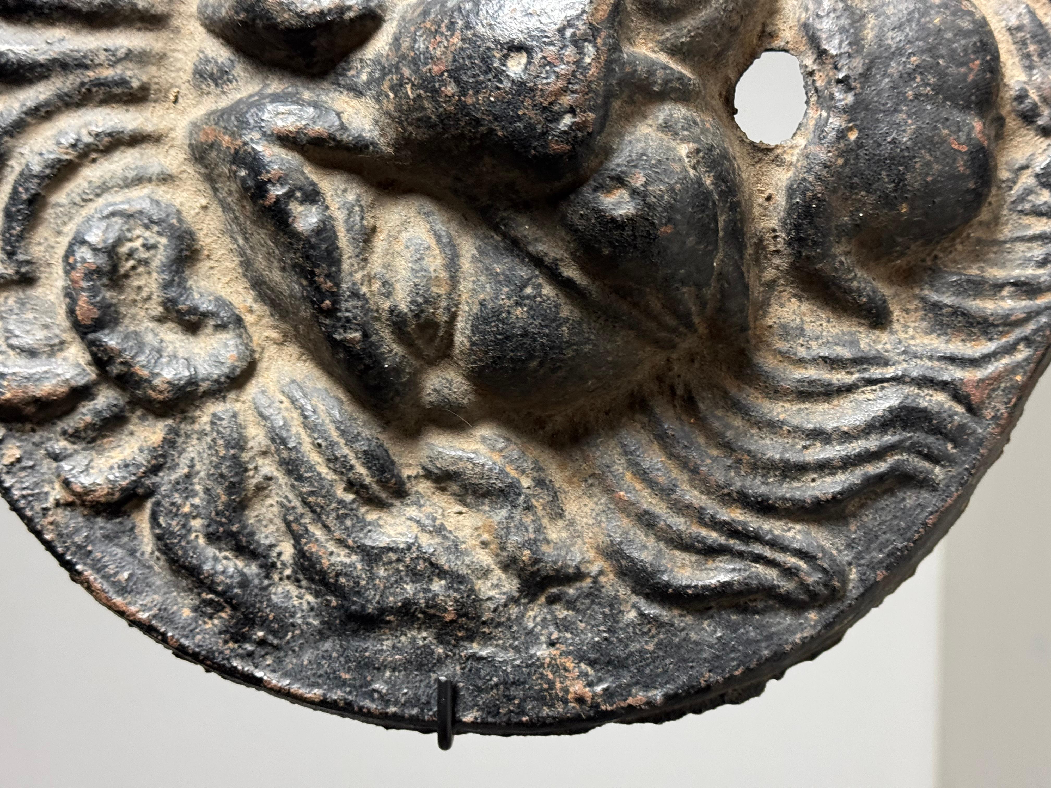 Ferro Maschera da fontana a testa di leone in ghisa del XVII secolo in vendita