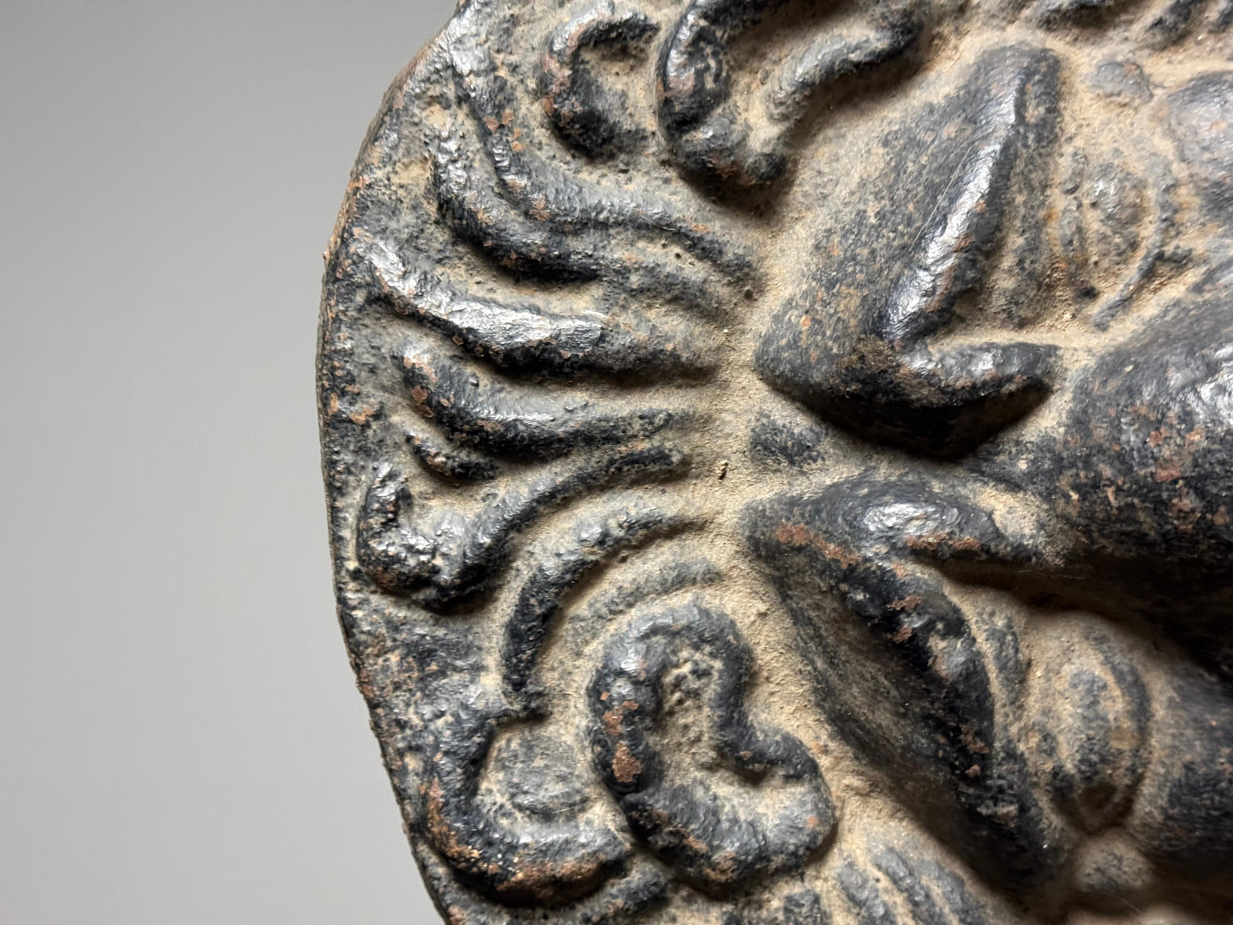 Maschera da fontana a testa di leone in ghisa del XVII secolo in vendita 1