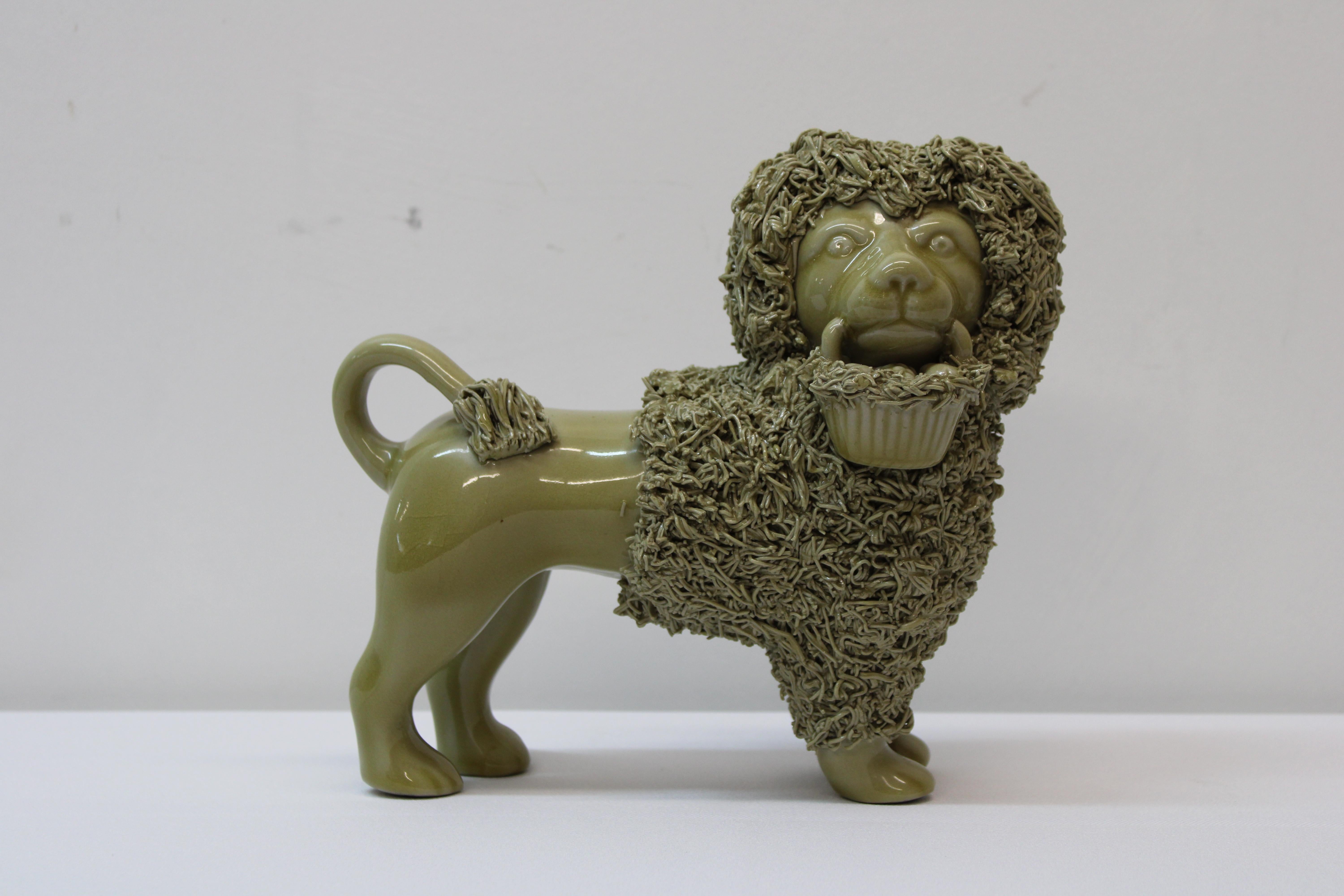 19th century - pair of Bennington Pottery lions holding baskets in their mouths.
(Unmarked) in excellent condition.