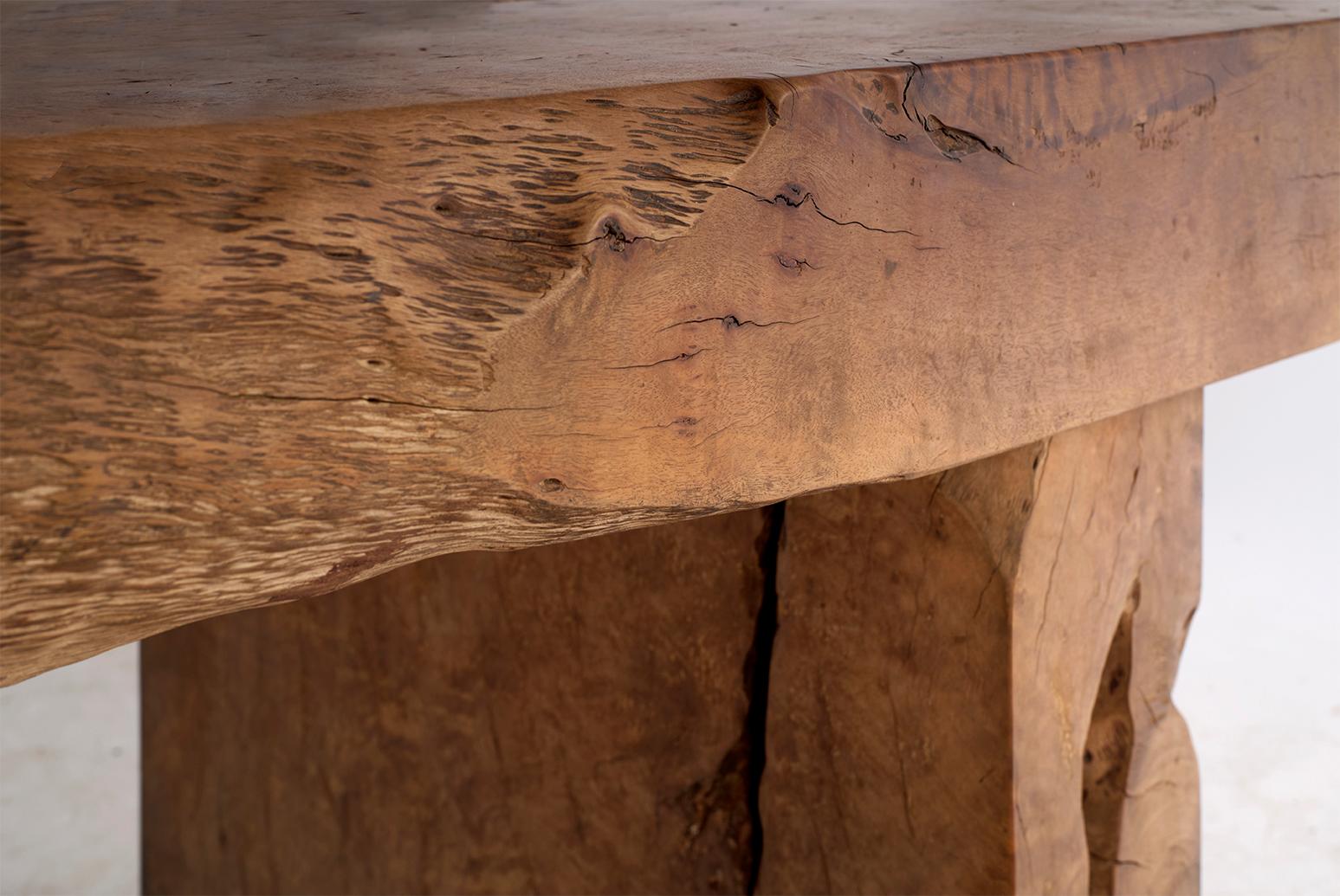 liove edge Organic Lychee Wood Bench In Good Condition In Dallas, TX