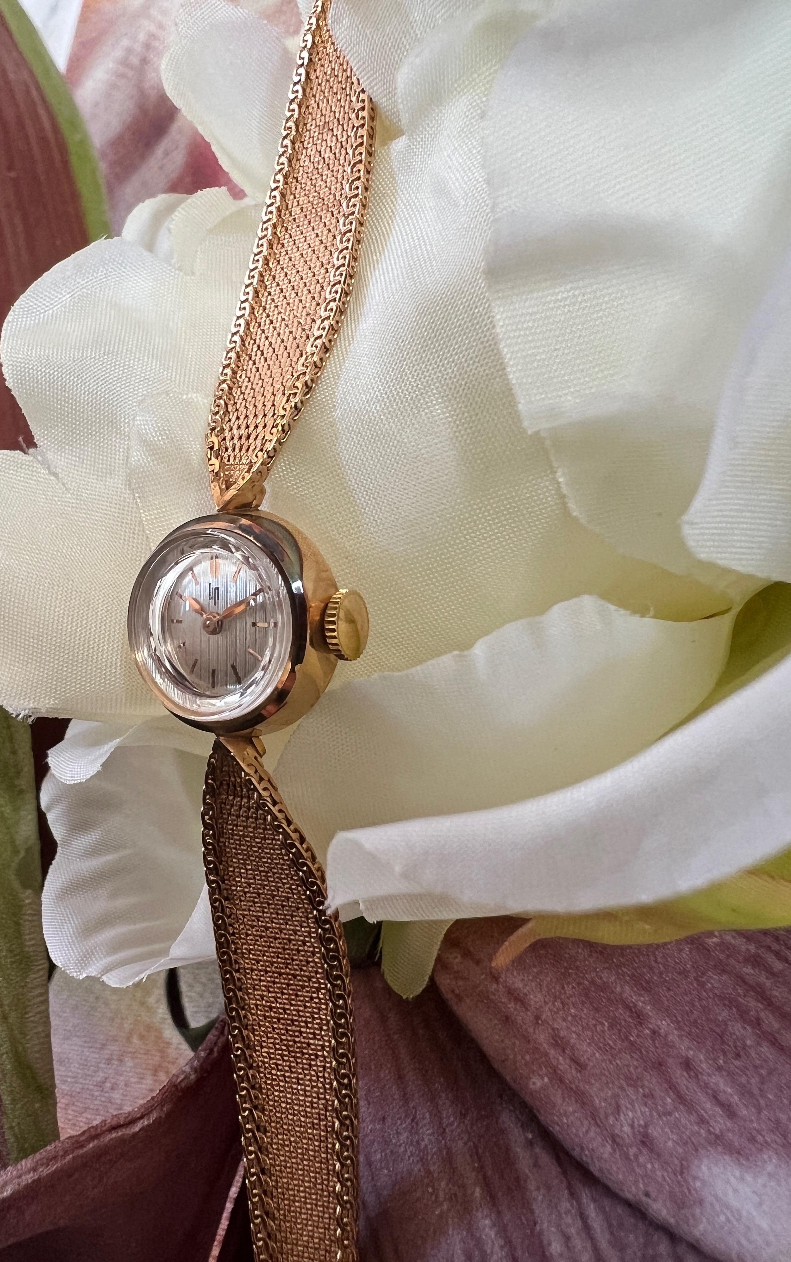 LIP Vintage Women Watch N.O.S Off White Dial Yellow Gold 18 Karat In Good Condition In Vannes, FR
