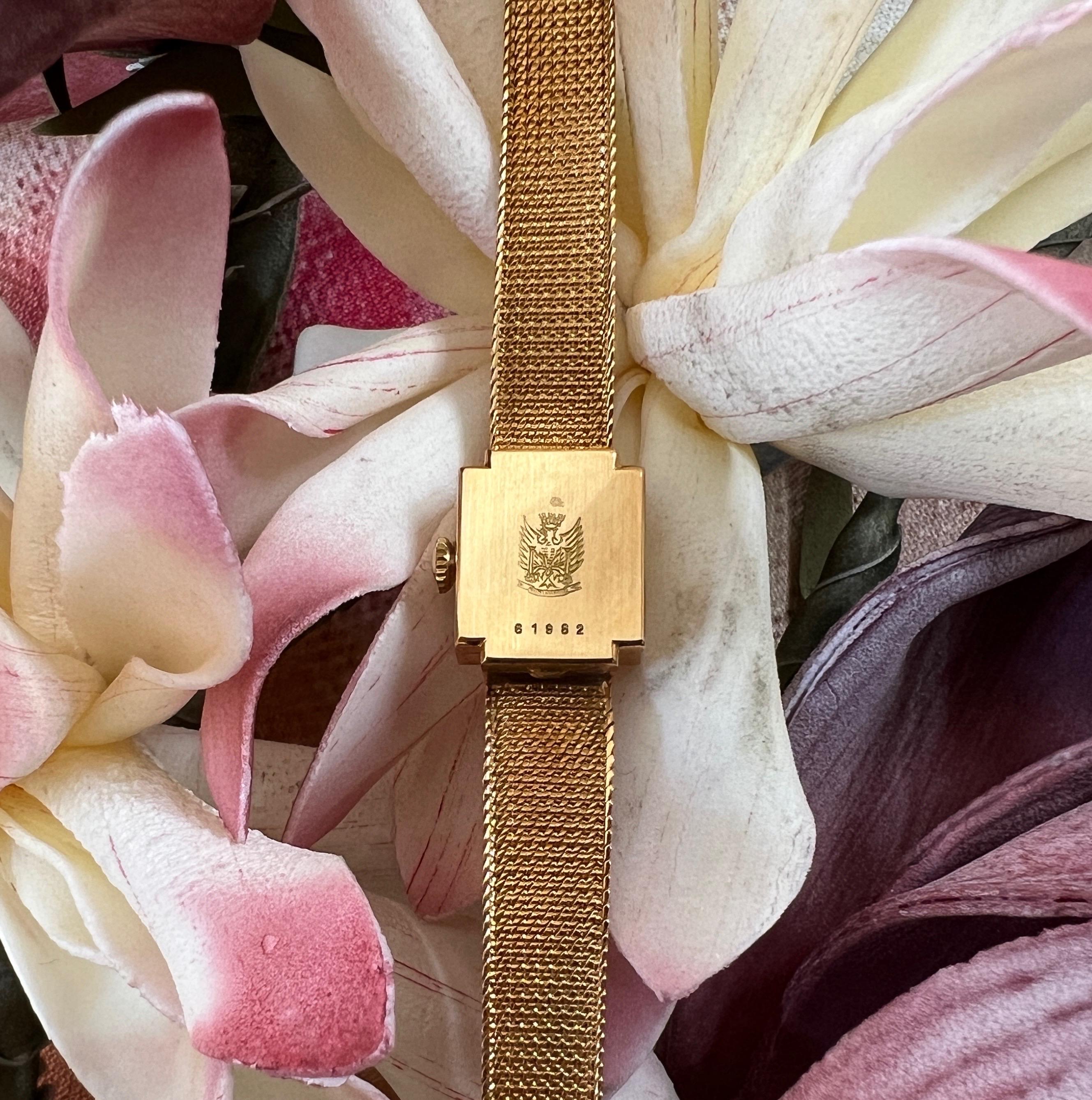 LIP Montre vintage pour femmes N.O.S à cadran blanc cassé en or jaune 18 carats Pour femmes en vente