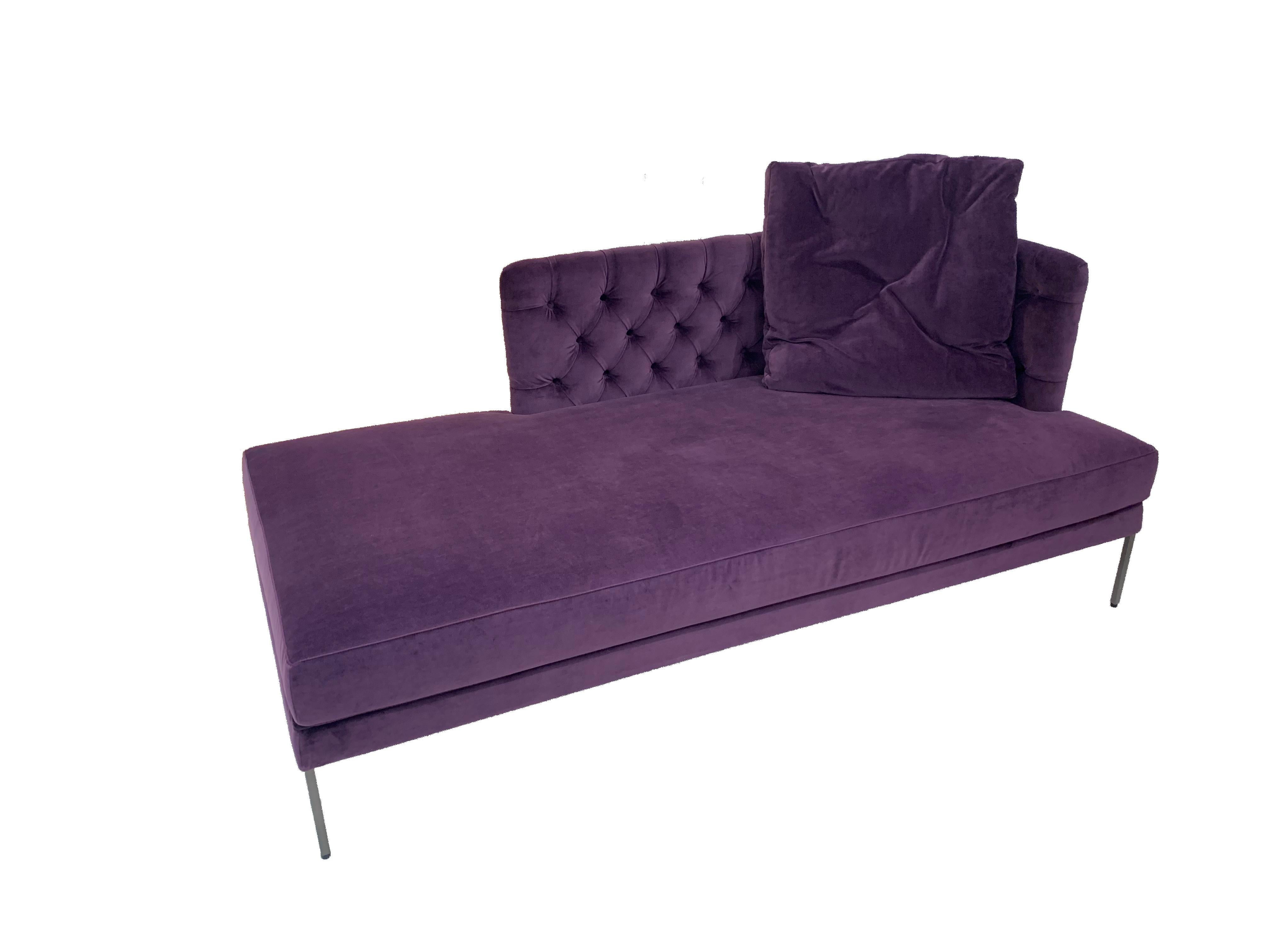 Lipp chiase upholstered in purple velvet with bronze frame and down-padded cushion. Bold and tasteful in aesthetic, the Lipp chaise is an excellent statement piece to any room. Designed by Piero Lissoni in 2018.

Dimensions: 70.9