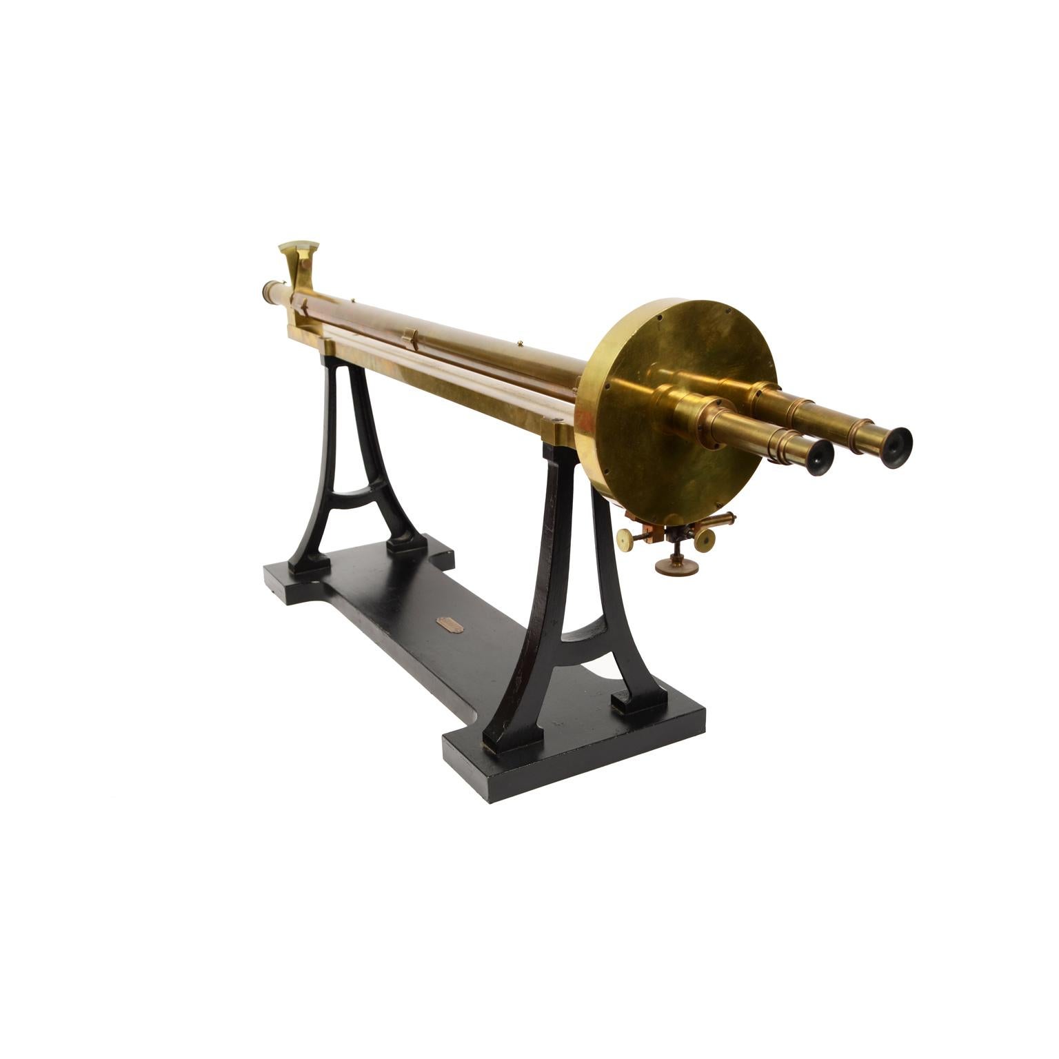 Lippich polarimeter, scientifi instrument made in 1893 signed Societé Genevoise Genève, brass and black metal. It is an optical instrument of analysis used to determine the concentration of sucrose and glucose in raw materials and sugary food.