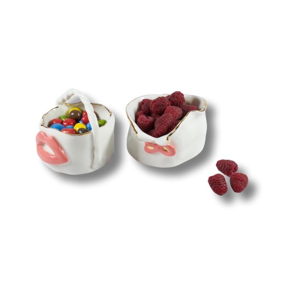 Postmoderne Porte-bonbons en porcelaine blanche avec Lips rouges  par Hania Jneid en vente