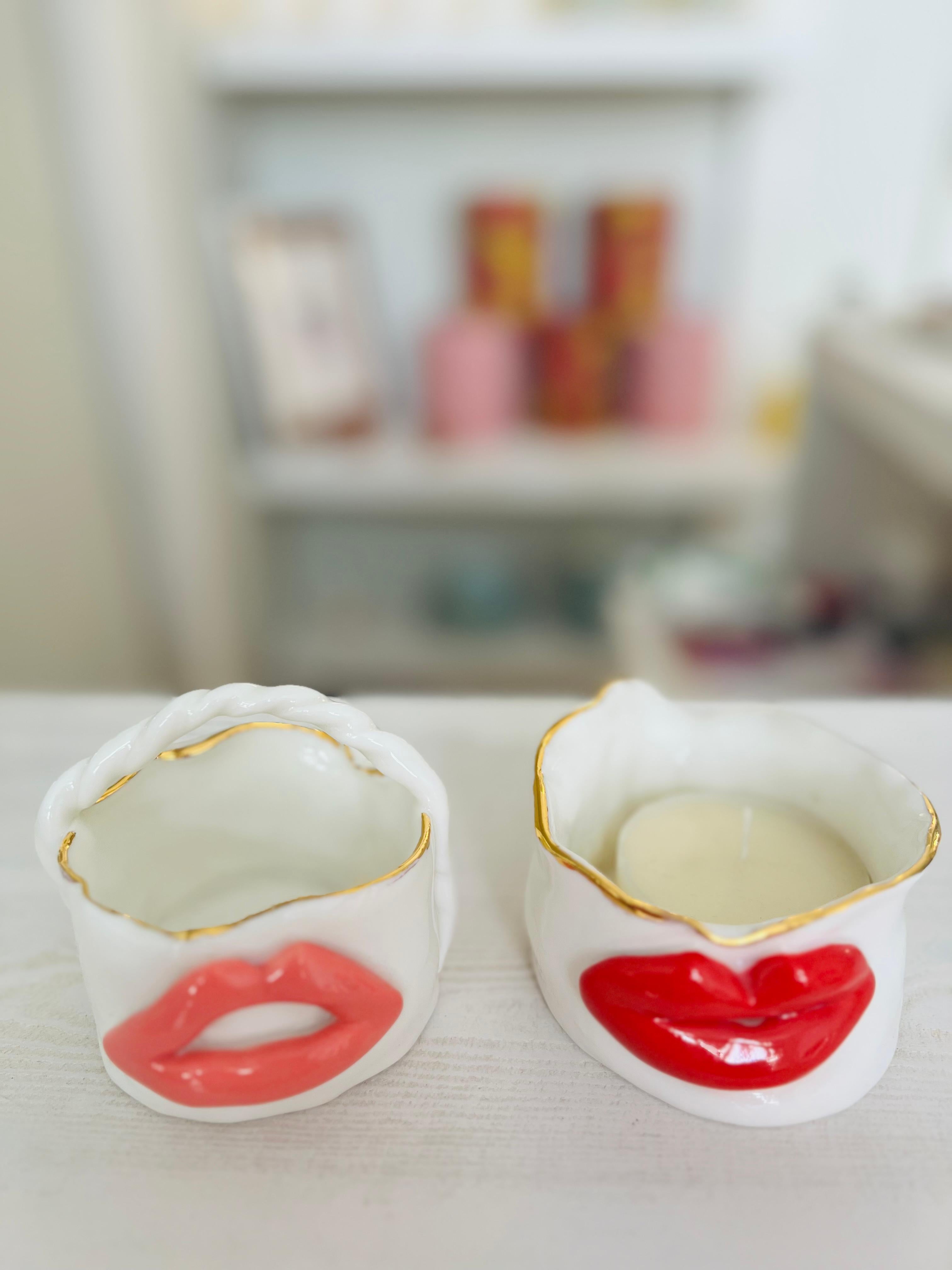 Espagnol Porte-bonbons en porcelaine blanche avec Lips rouges  par Hania Jneid en vente