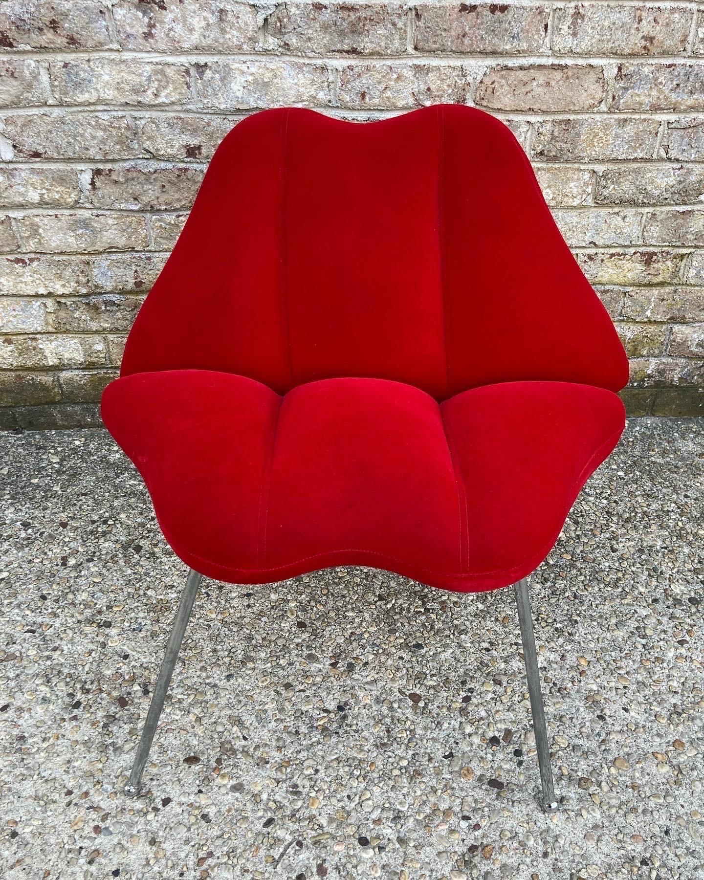 red lips chair