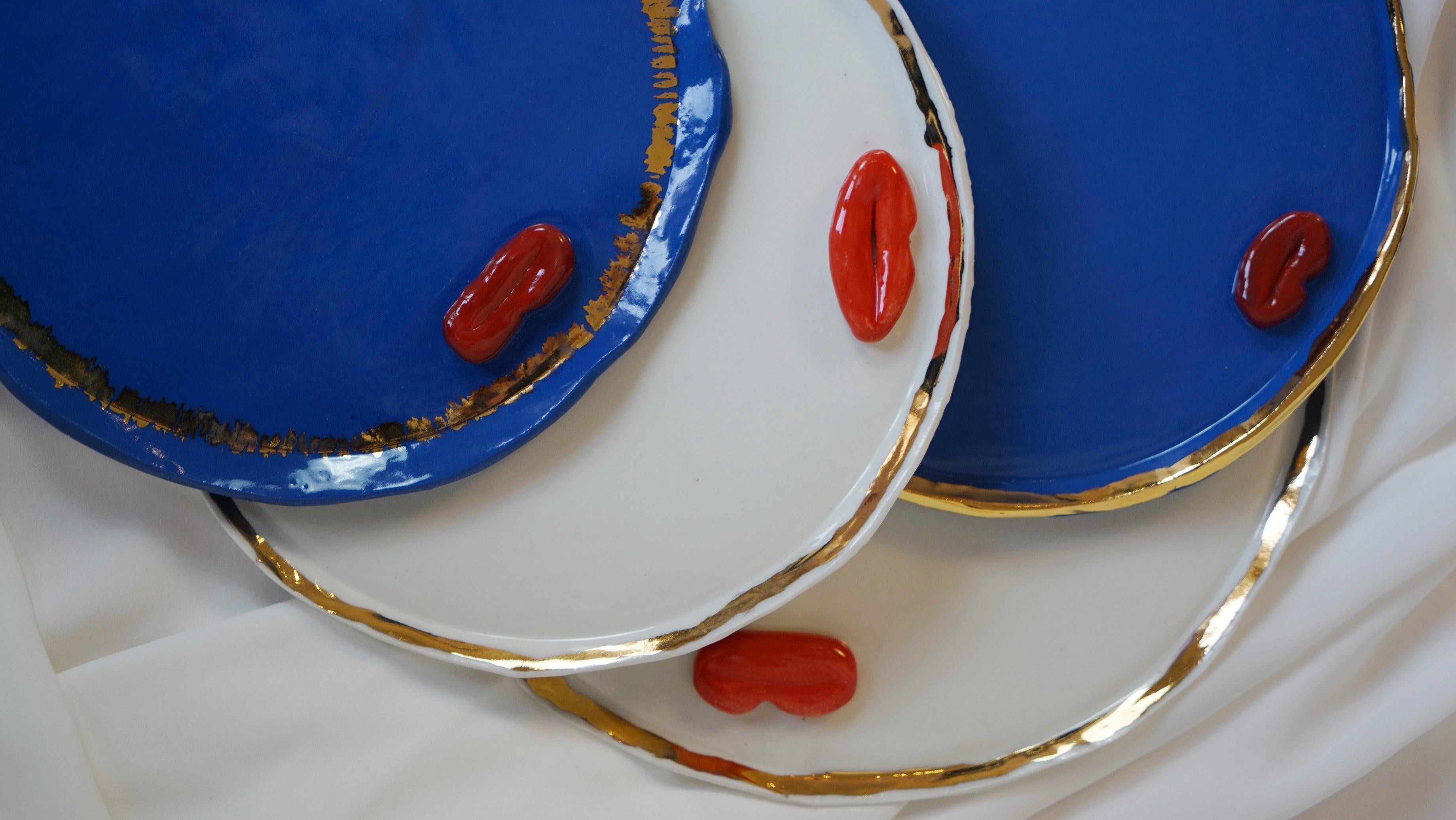 Piatti per la cena Lips in porcellana blu o bianca dell'artista e designer Hania Jneid in vendita 12