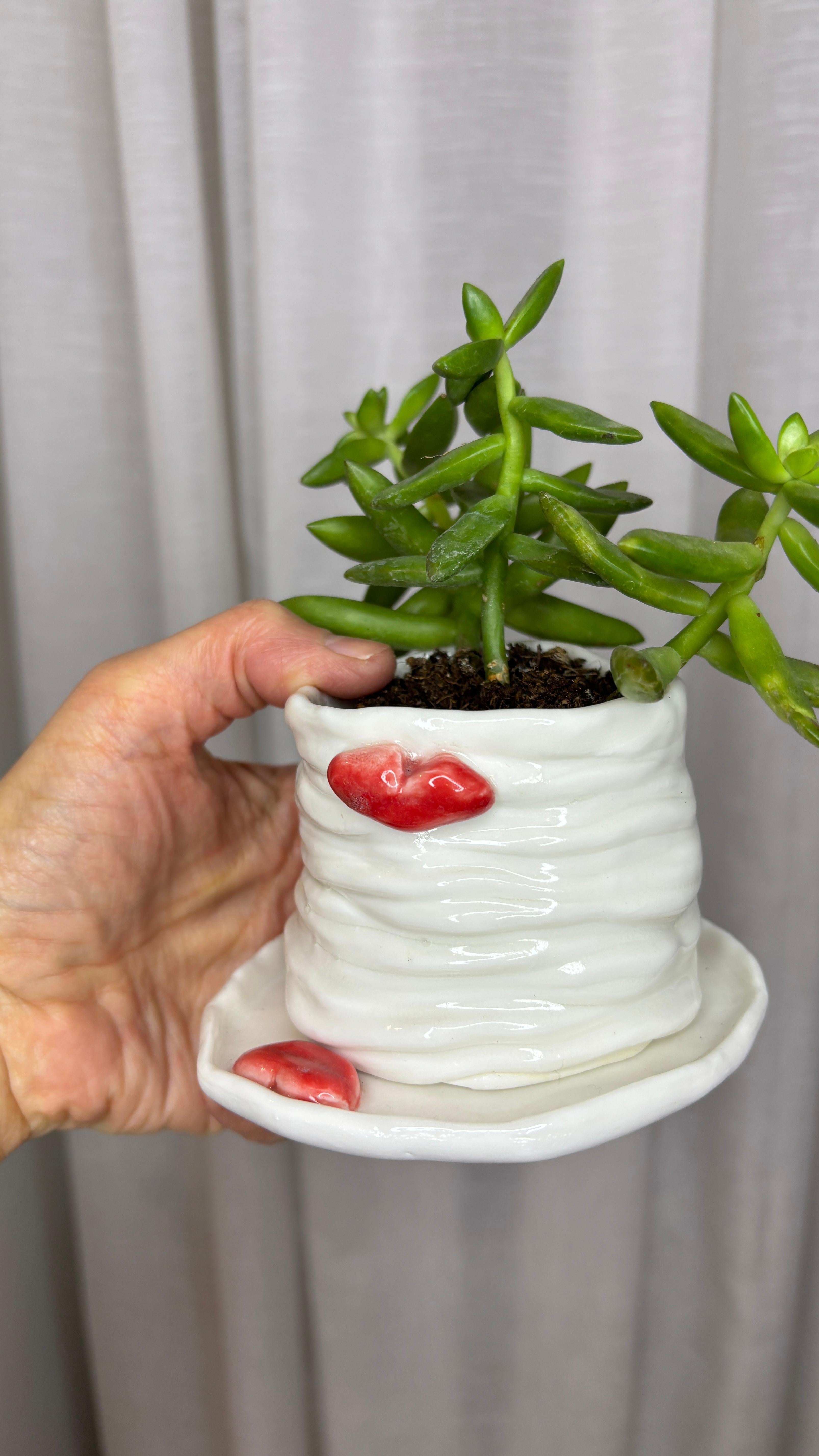 Jardinière Lips en porcelaine blanche de l'artiste-designeuse Hania Jneid en vente 5