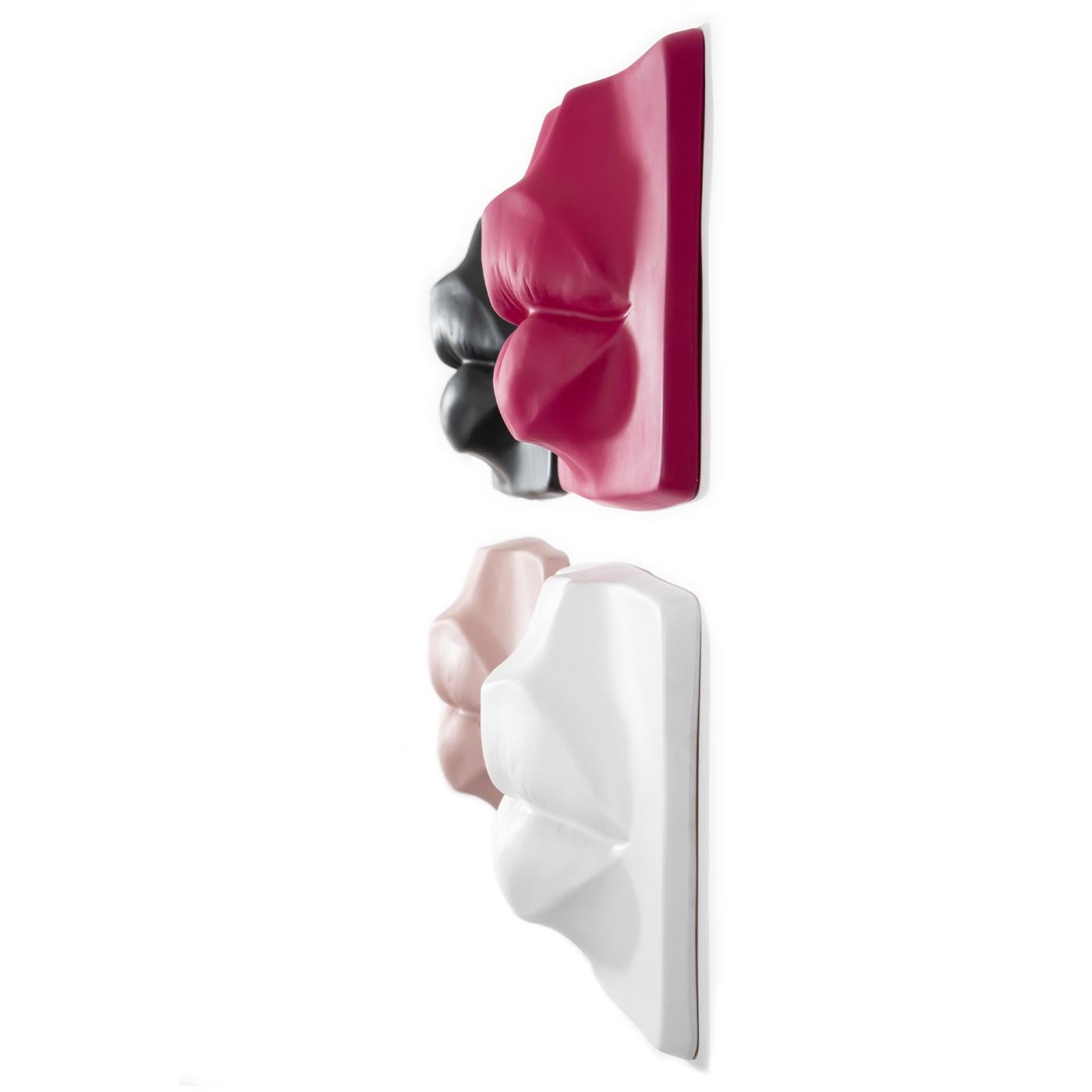 Sculpture de lèvre en laine rubis Neuf - En vente à Milan, IT