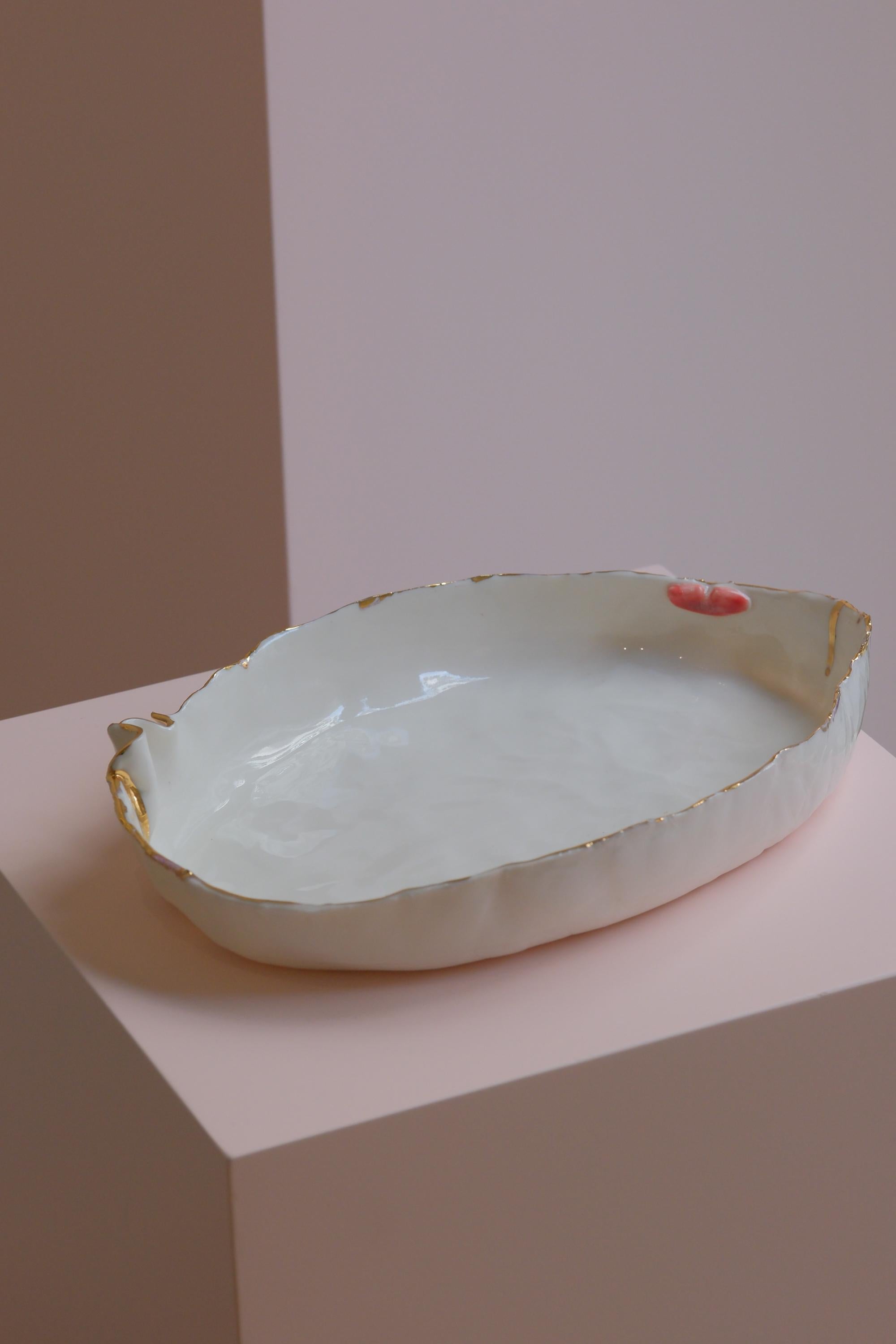 XXIe siècle et contemporain Plat de service Lips en porcelaine blanche de Hania Jneid en vente