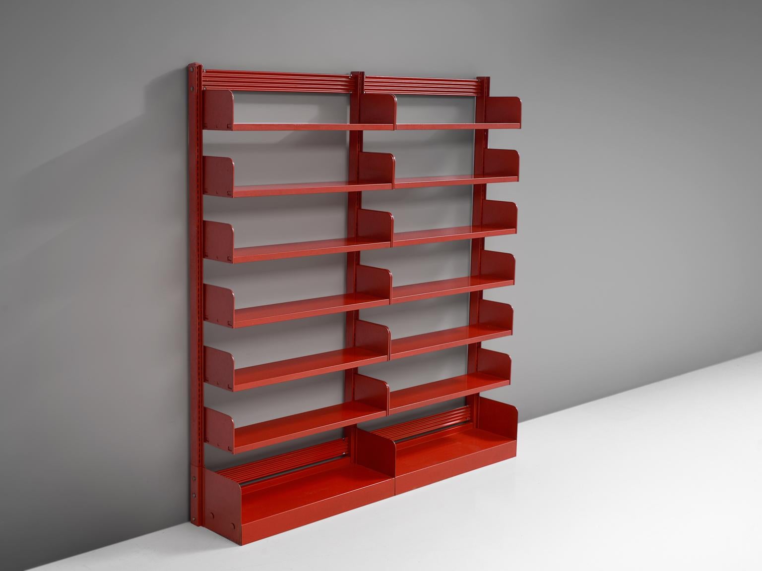 Lips Vago, shelving unit, steel, Italy, 1960s.

The ‘Congresso’ shelf is a modest and strong bookcase made out of steel sheets. The model is freestanding making this a versatile piece. The metal sheets bend upwards at the end of the shelf making