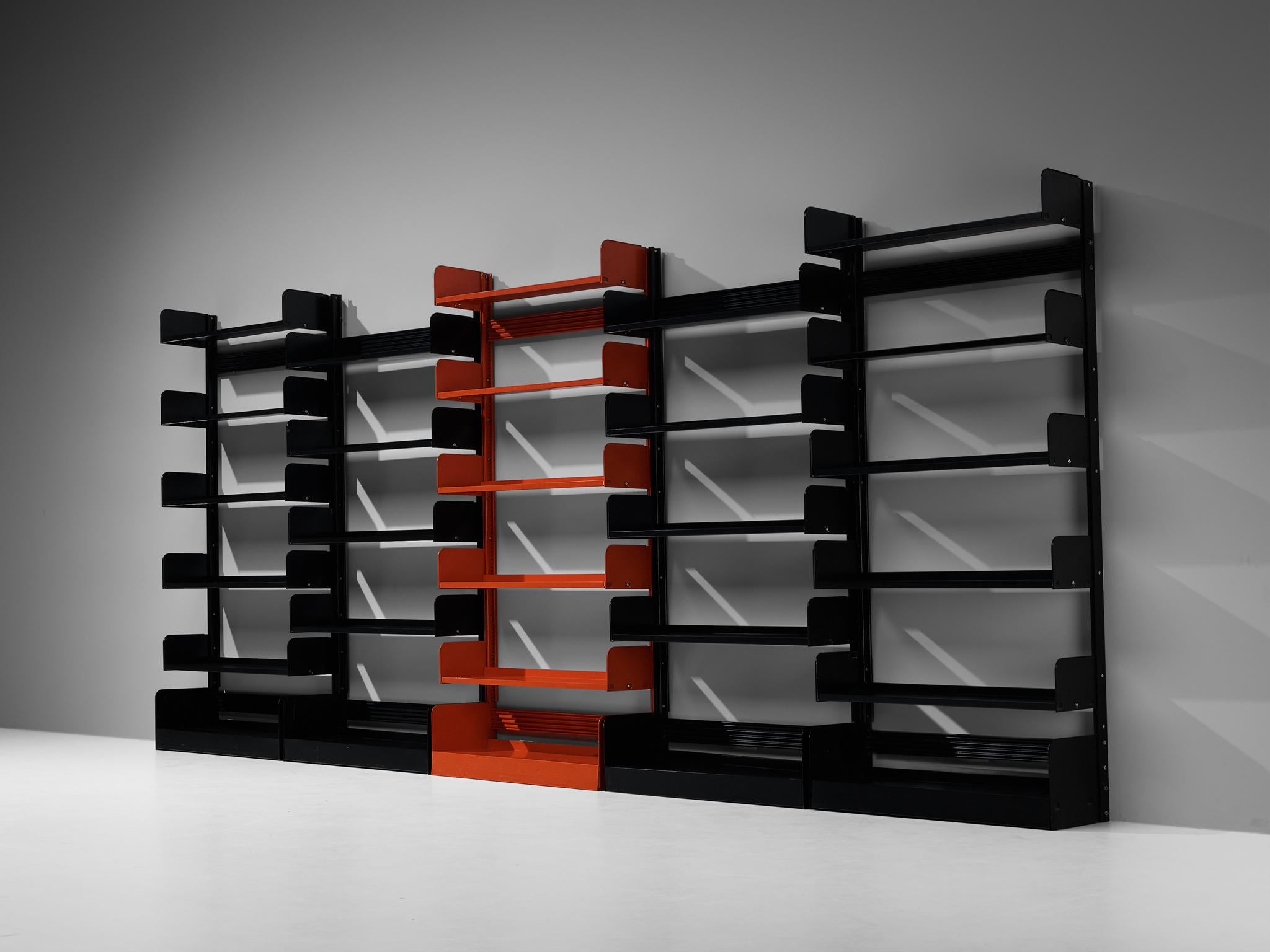 Lips Vago, 'Congresso' shelving units, black and red lacquered steel, Italy, 1960s.

Constructed from steel sheets, the 'Congresso' shelf is a sturdy yet unassuming bookcase that can be used on either side, making it a versatile addition to any