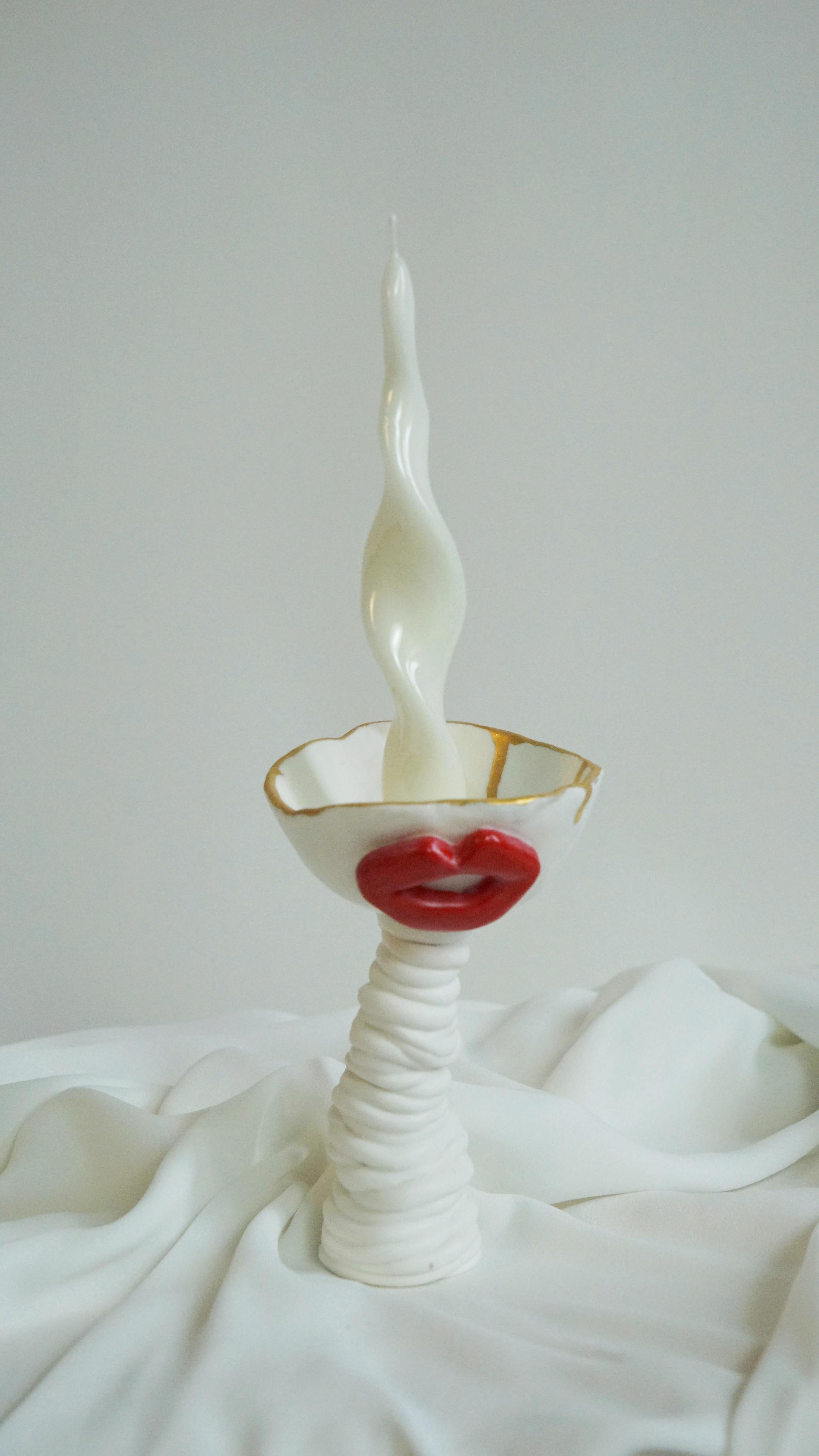 Lips Weißer Kerzenständer von Hania Jneid (Spanisch) im Angebot