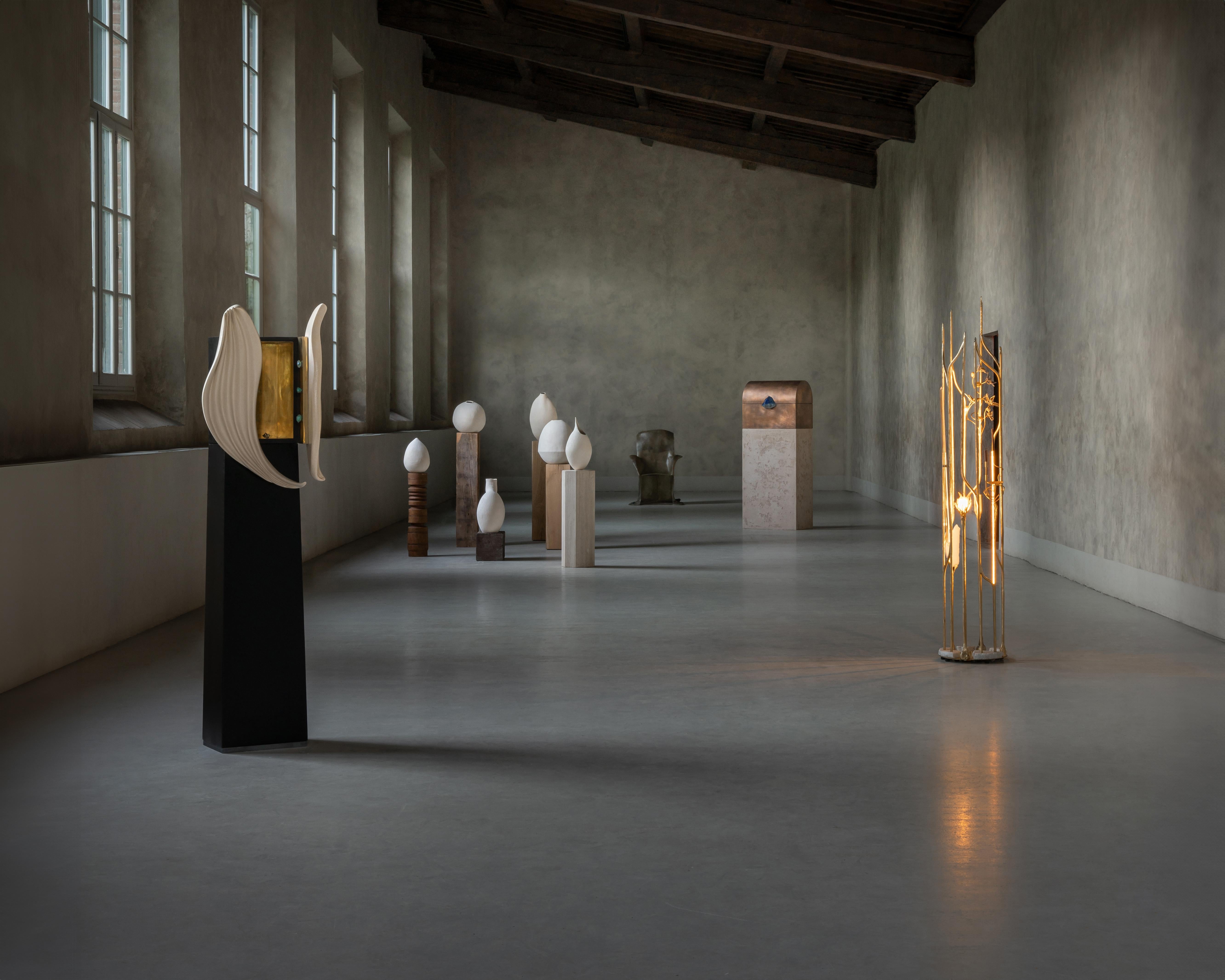 Organic Wave Form Sculptural Soft Beige Ceramic Sconce by Elsa Foulon In New Condition For Sale In Geneve, CH