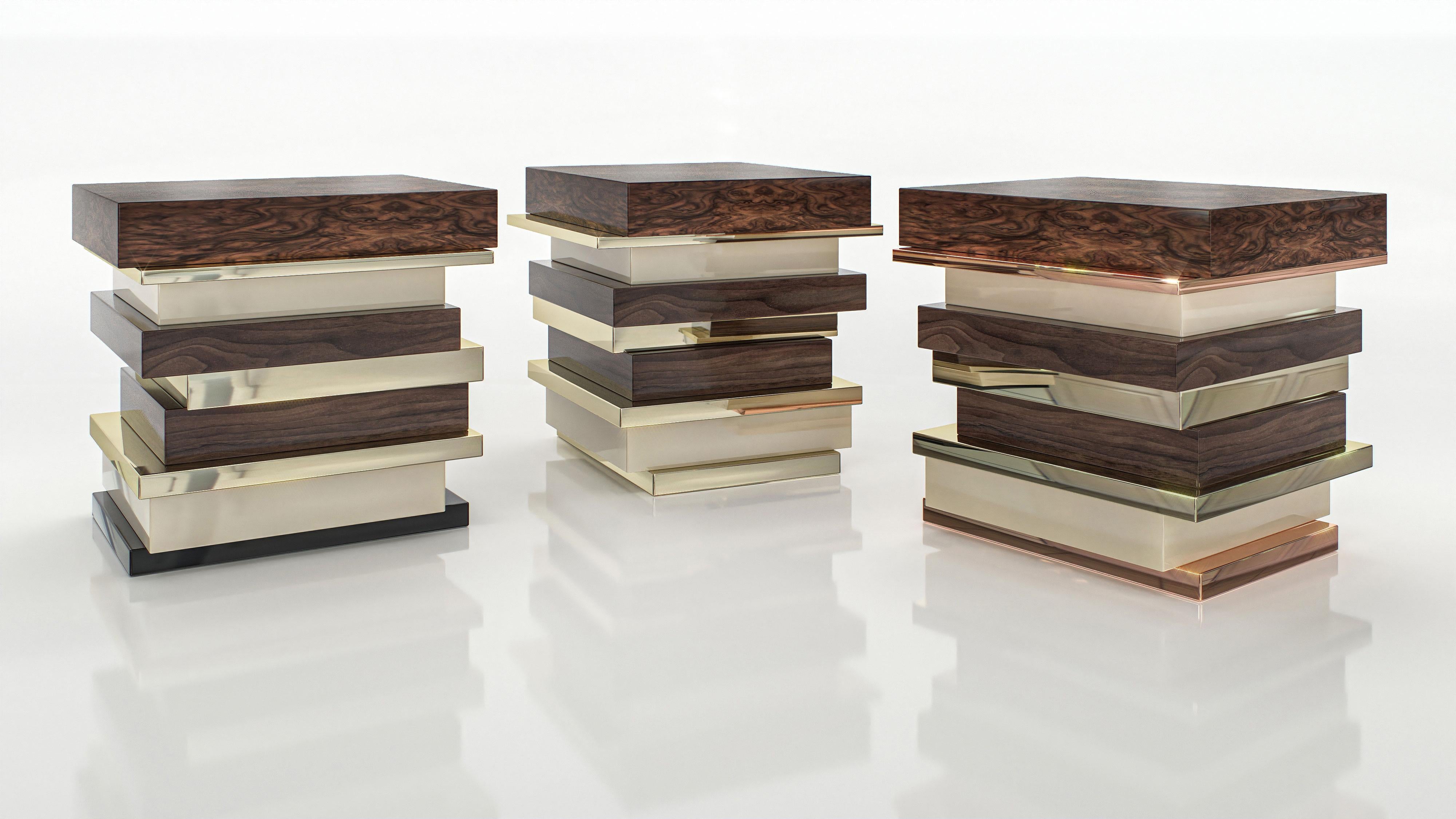 Noyer Table d'appoint Lipstick : superpositions méticuleuses de bronze, acier inoxydable, laque et bois en vente