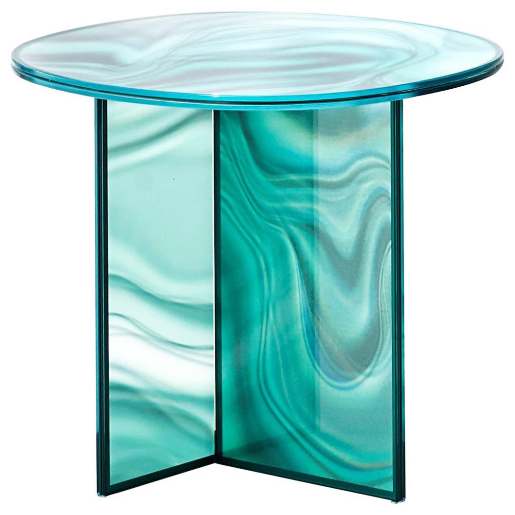 Mesas altas y bajas de forma ovalada de cristal templado extra claro, con decoración difuminada e irregular que adopta el color y las vetas del mármol.
El sorprendente efecto de cambio de imagen hace que el veteado parezca dinámico y variable según