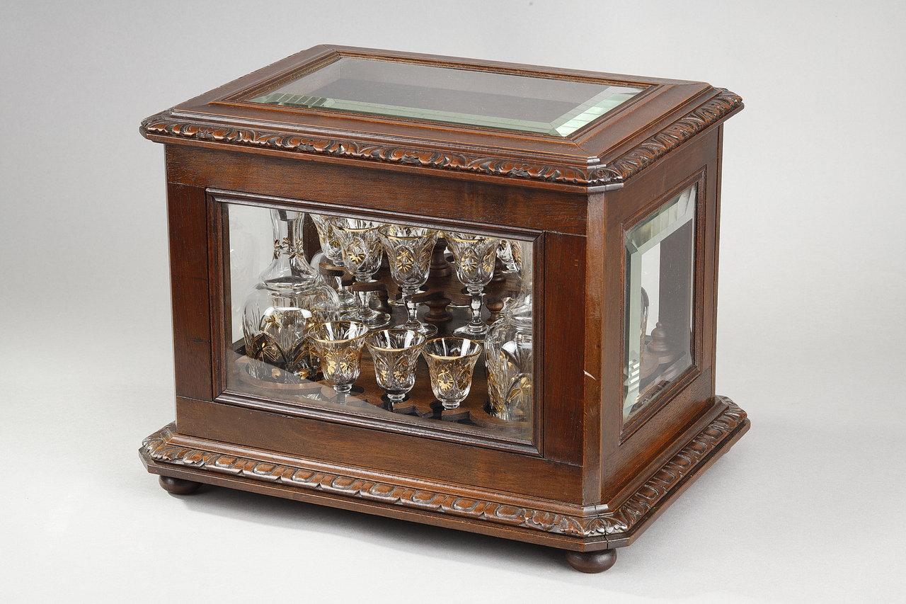 Likörkeller aus geschnitztem Holz „Black Forest“ und Kristall, spätes 19. Jahrhundert im Angebot 13