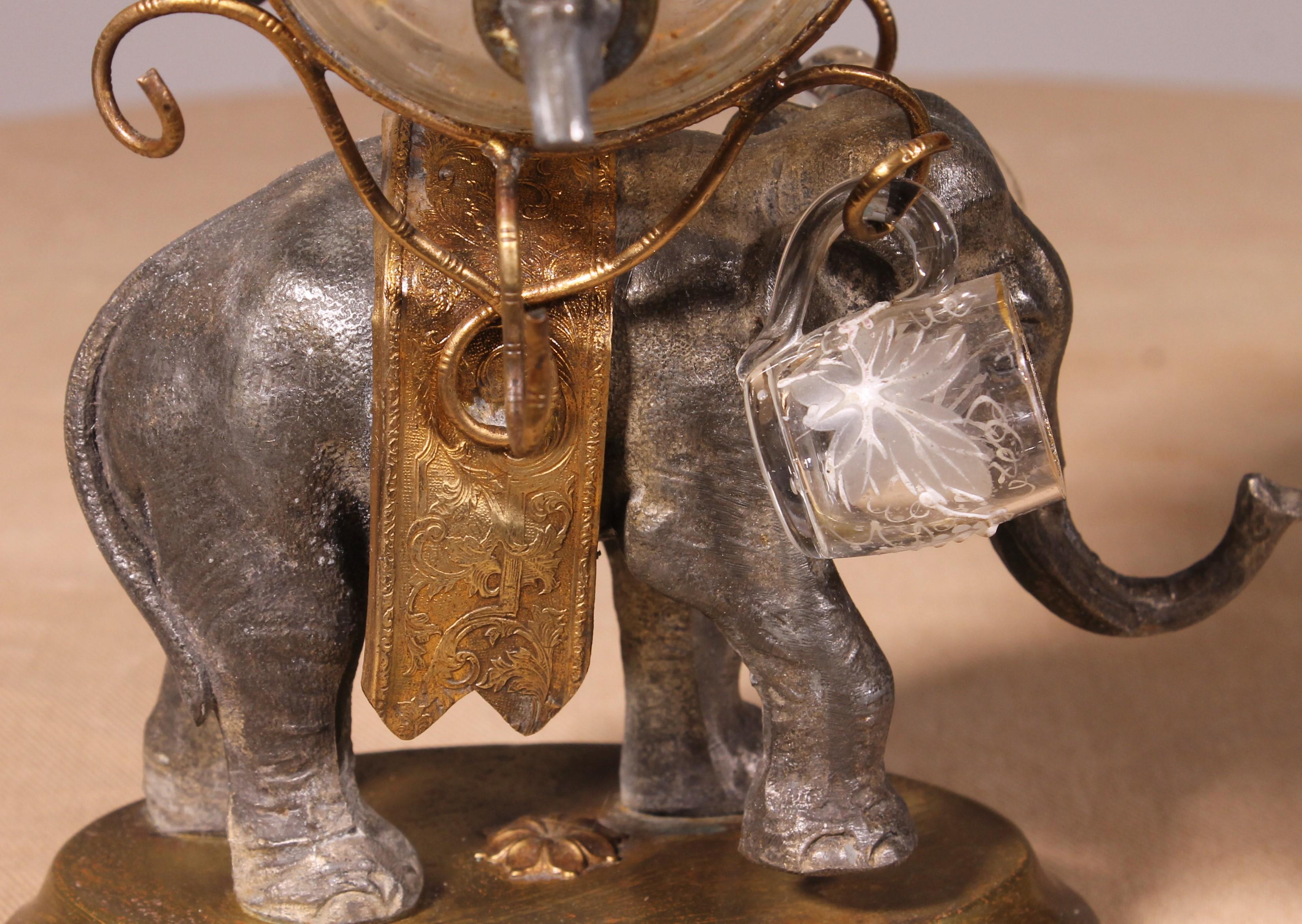 Likörkeller mit Elefanten, Napoleon III.-Periode, 19. Jahrhundert (Glas) im Angebot
