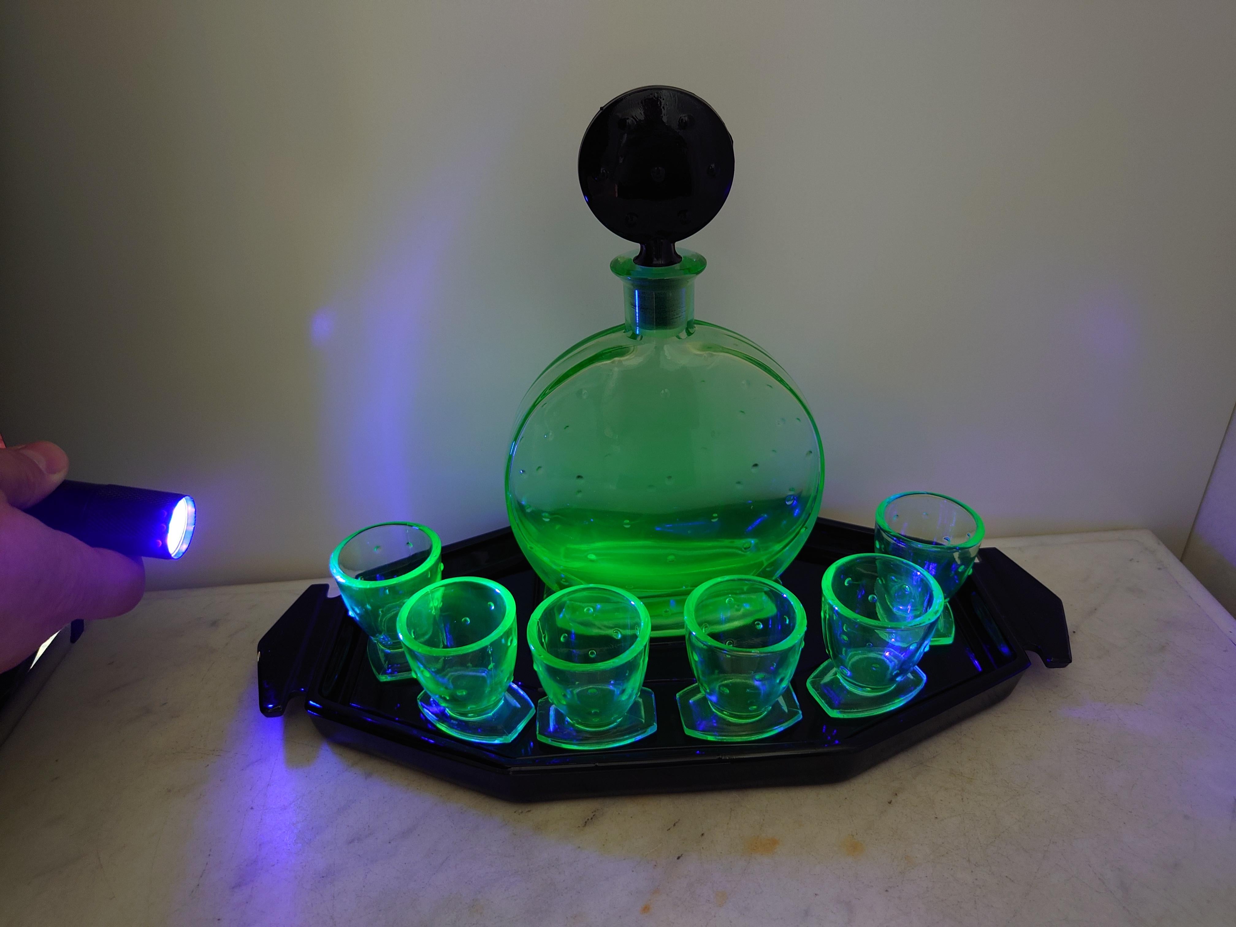 Likör-Set, Art Deco  Kanter mit 6 Gläsern Uraniusglas, 1930er Jahre im Angebot 11