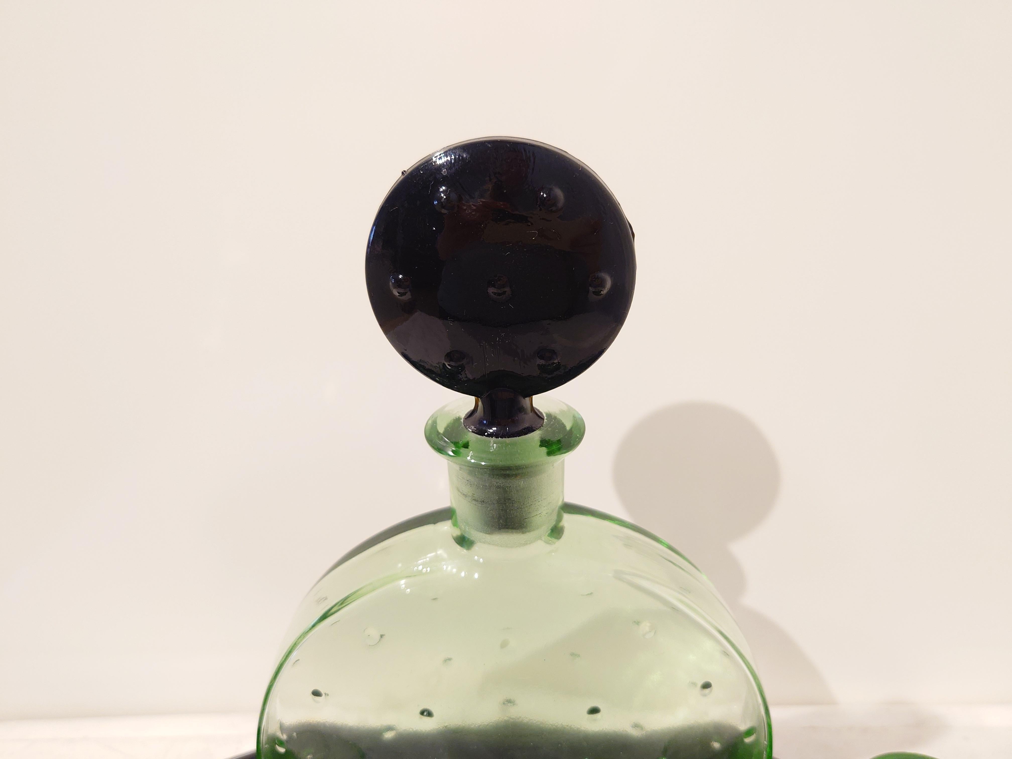 Likör-Set, Art Deco  Kanter mit 6 Gläsern Uraniusglas, 1930er Jahre (Art déco) im Angebot