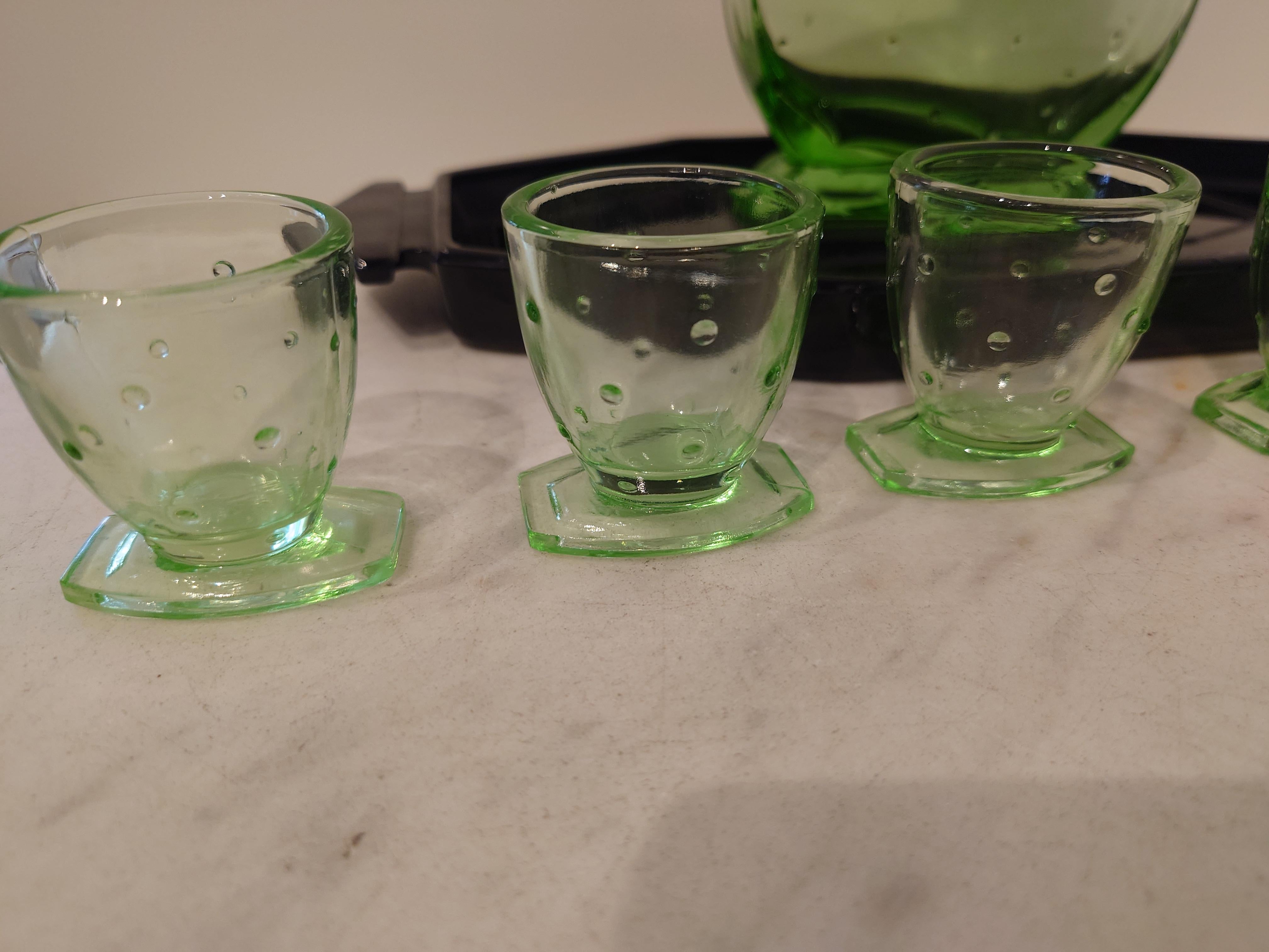 Likör-Set, Art Deco  Kanter mit 6 Gläsern Uraniusglas, 1930er Jahre (Glas) im Angebot