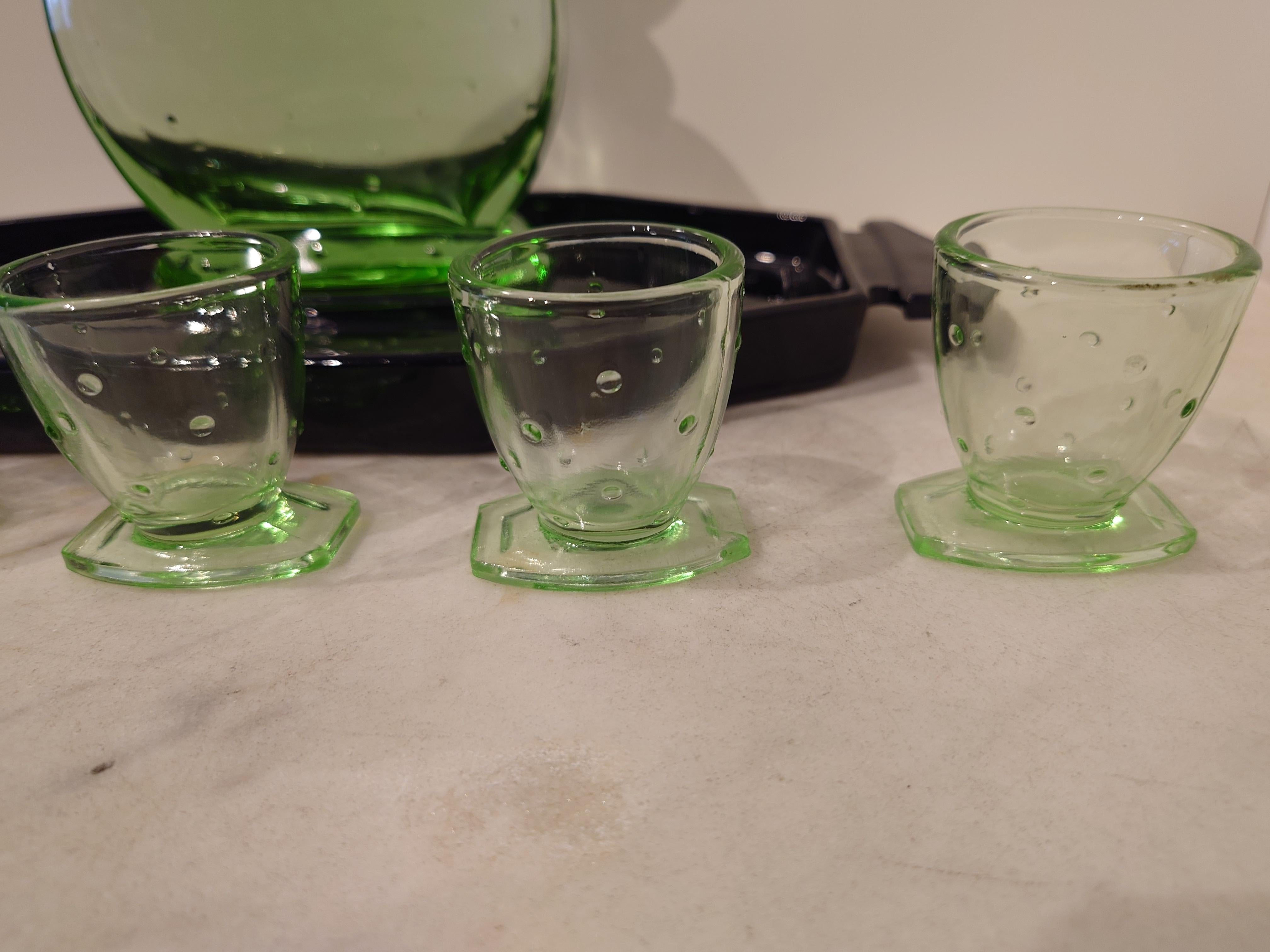 Likör-Set, Art Deco  Kanter mit 6 Gläsern Uraniusglas, 1930er Jahre im Angebot 1