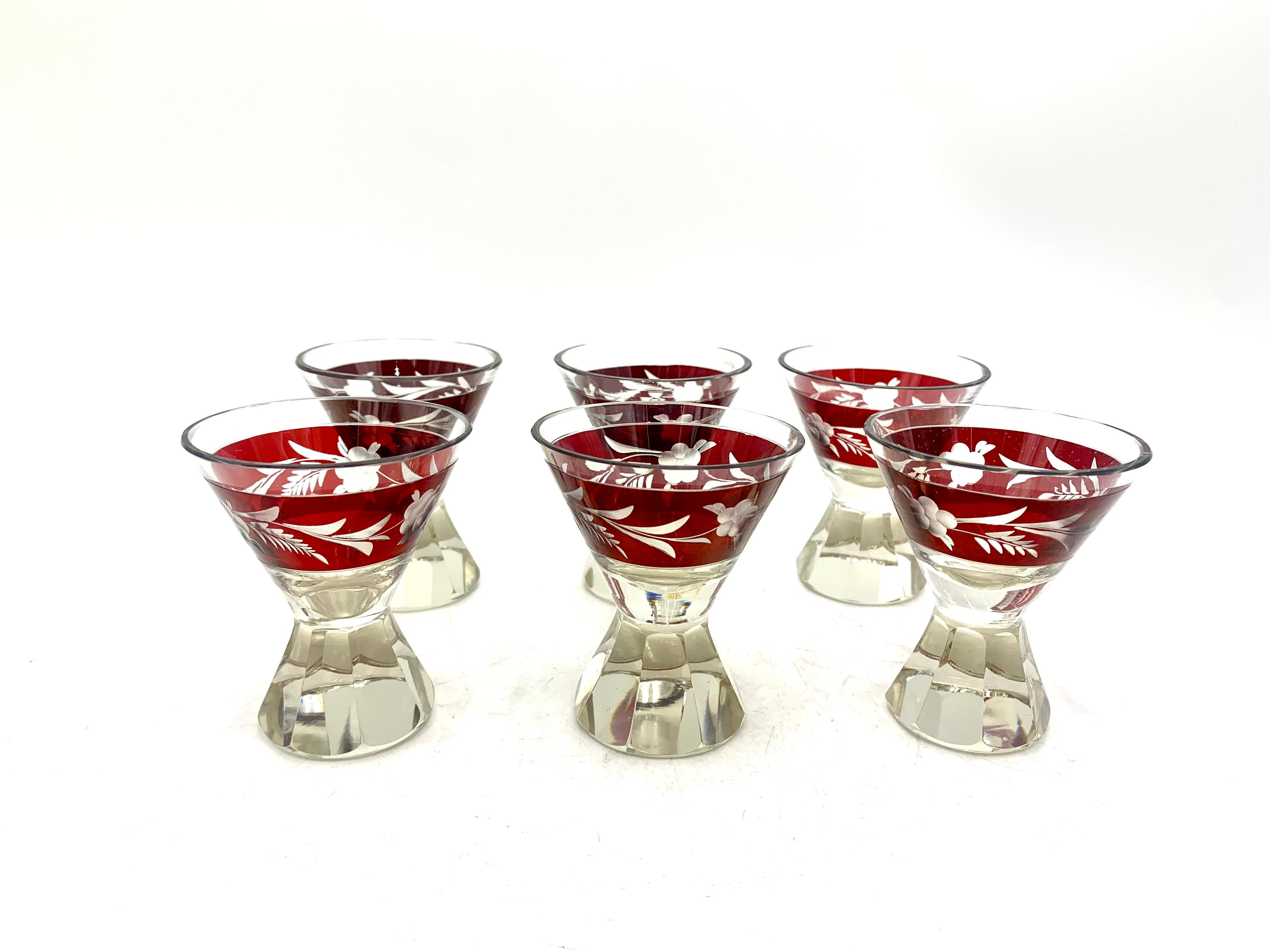 Beautiful Art Deco liqueur set (carafe + 6 glasses) in Karl Palda style

Set made in the Czech Republic in the 1930s.

Very good condition, one glass has a small damage shown in the photo.

carafe: height 24cm, width 13cm, depth 5cm

glasses: height