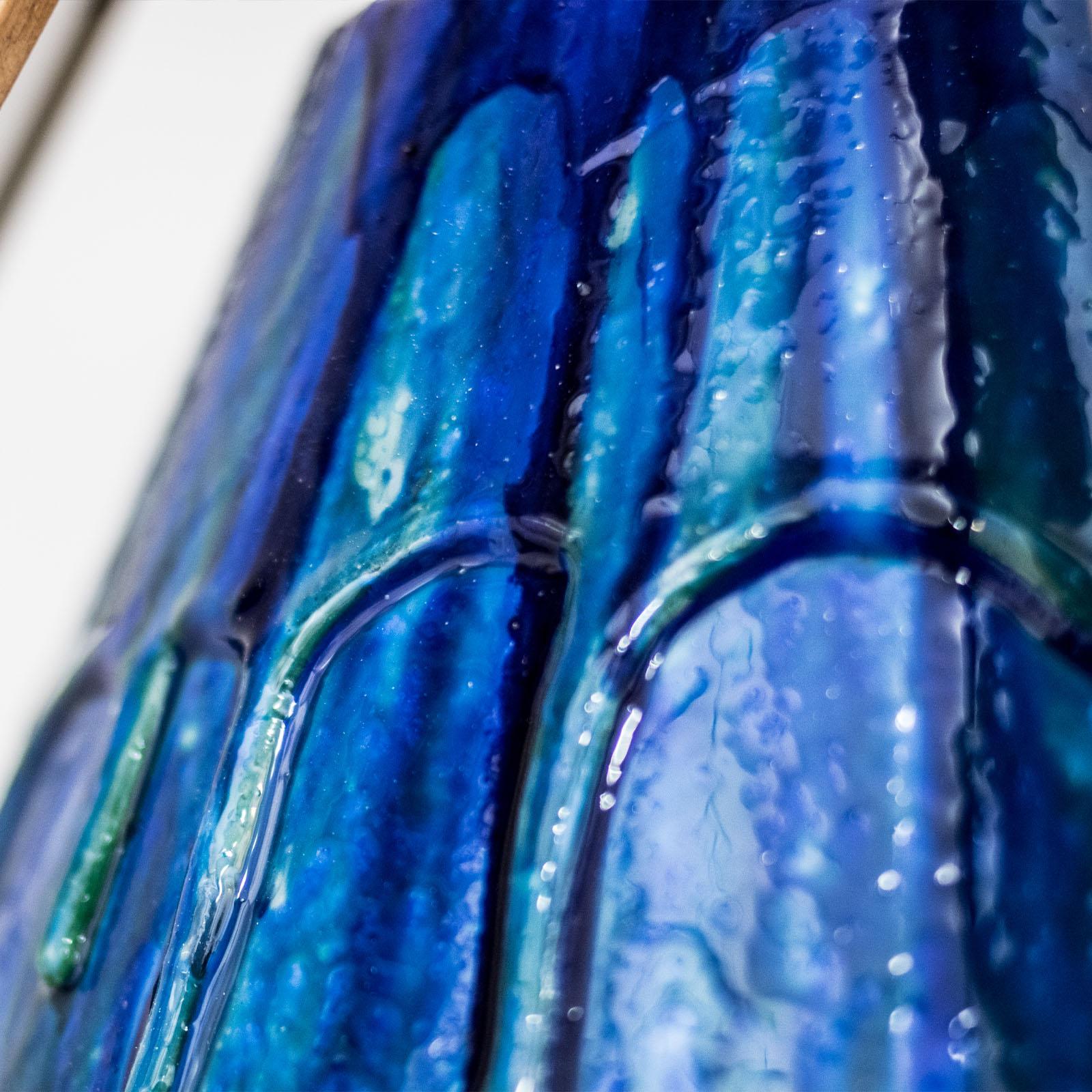 'Liquid' Blaue Kuken Pendelleuchte mit Holzrahmen von Hillsideout (Moderne) im Angebot