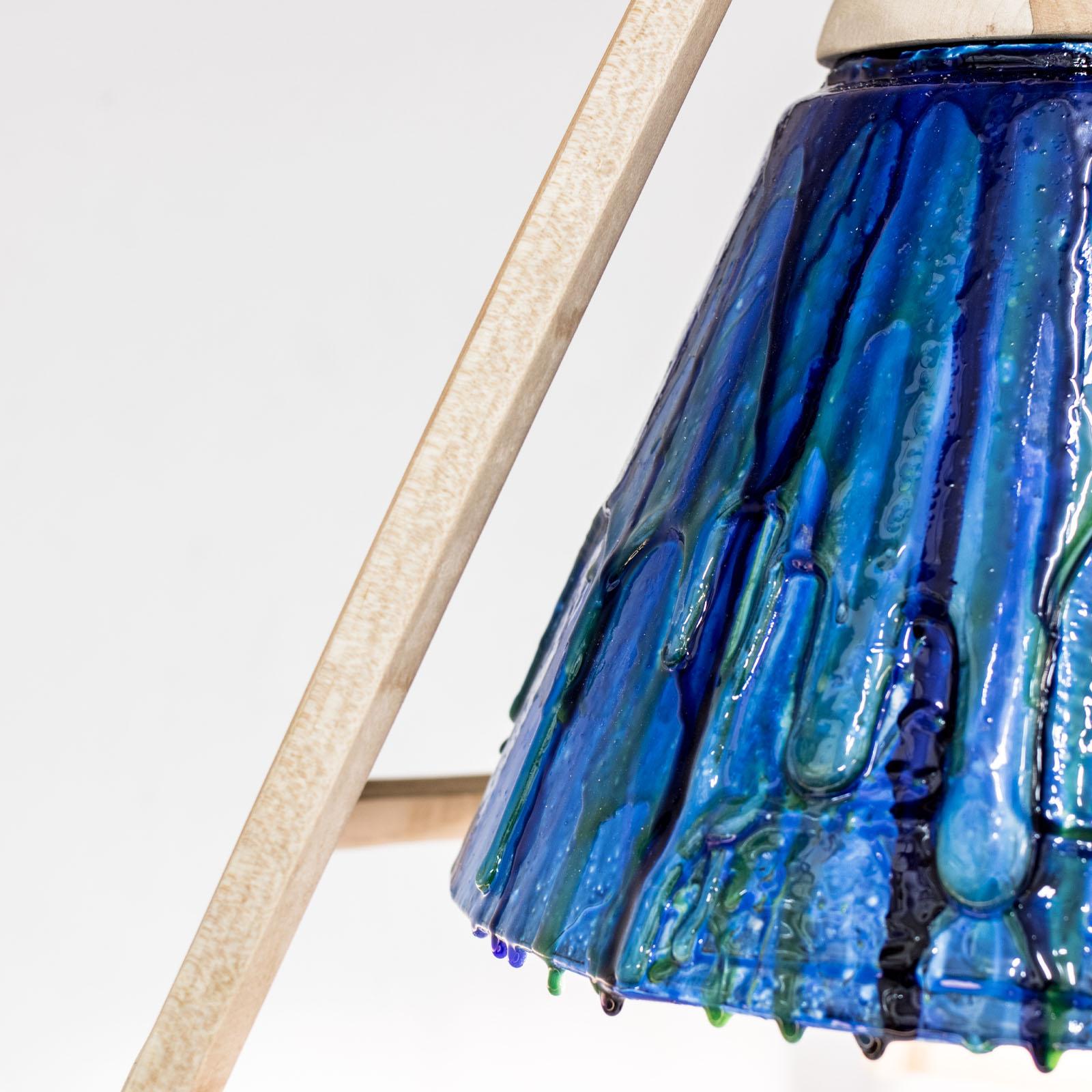 'Liquid' Blaue Kuken Pendelleuchte mit Holzrahmen von Hillsideout im Zustand „Neu“ im Angebot in Milan, IT