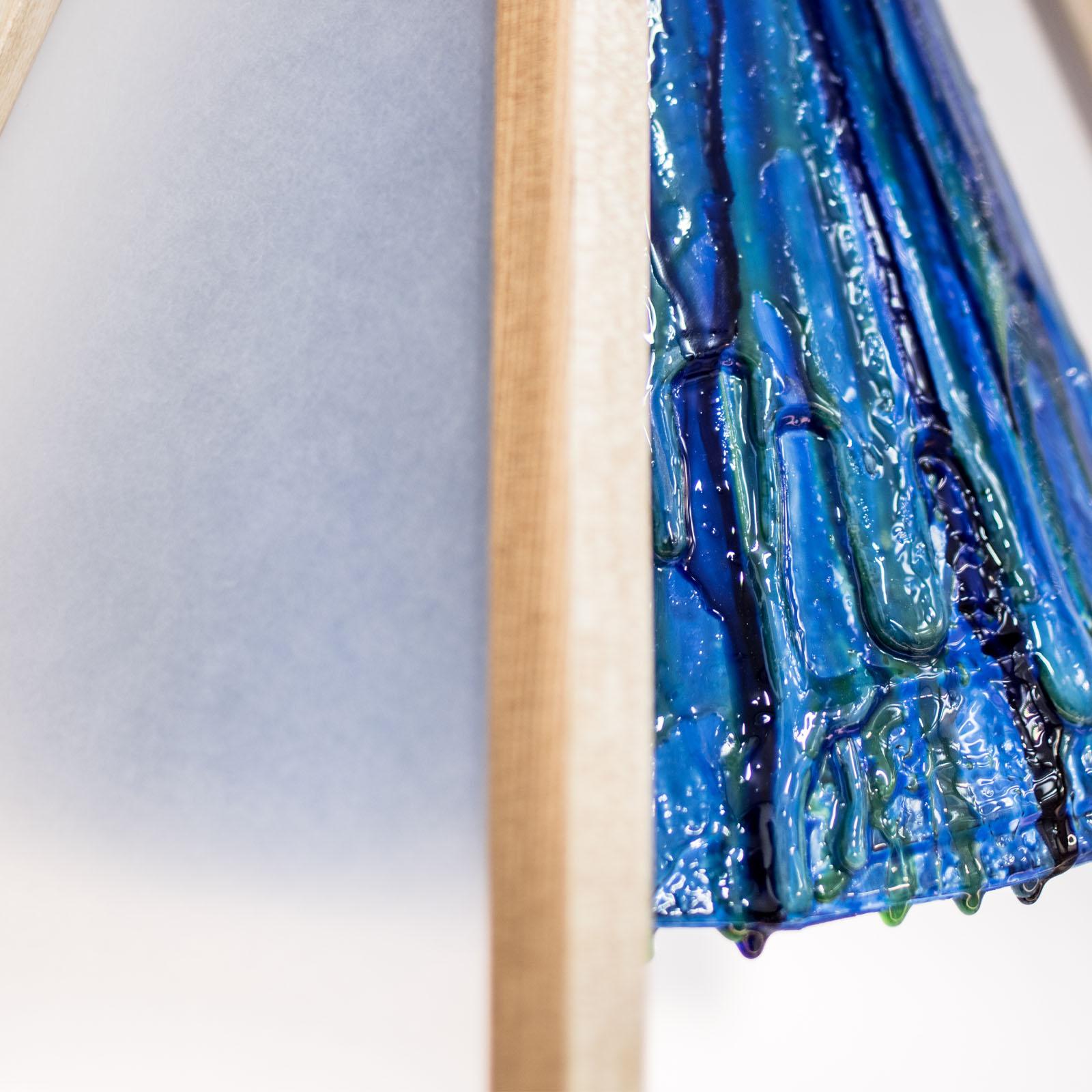 'Liquid' Blaue Kuken Pendelleuchte mit Holzrahmen von Hillsideout (Bakelit) im Angebot