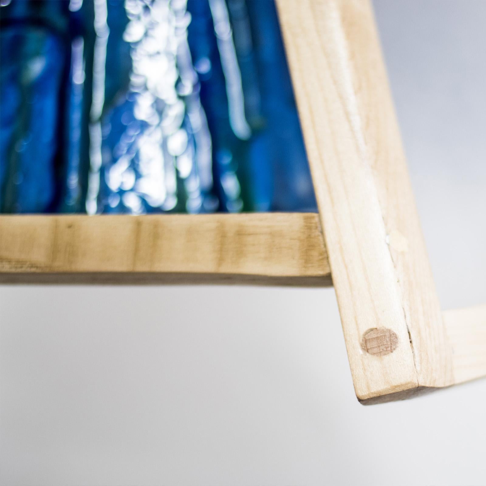 'Liquid' Blaue Kuken Pendelleuchte mit Holzrahmen von Hillsideout im Angebot 1