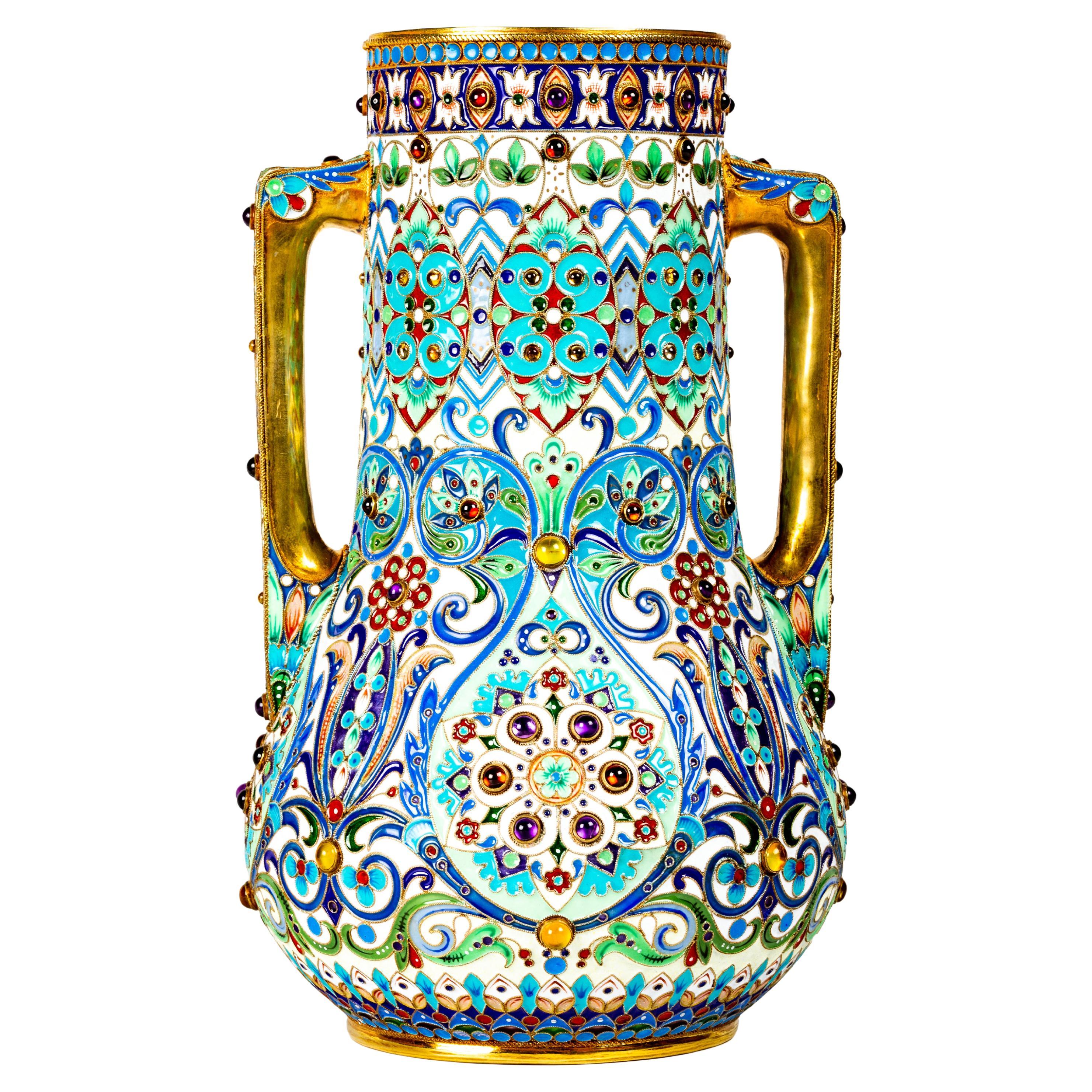 Recipiente para líquidos de plata dorada con esmaltes cloisonné de estilo ruso en venta