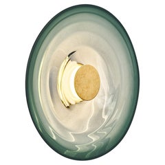 Wandleuchte „Liquid Jade“ aus mundgeblasenem grünem Gradientglas und gealtertem Messing, Wandleuchter