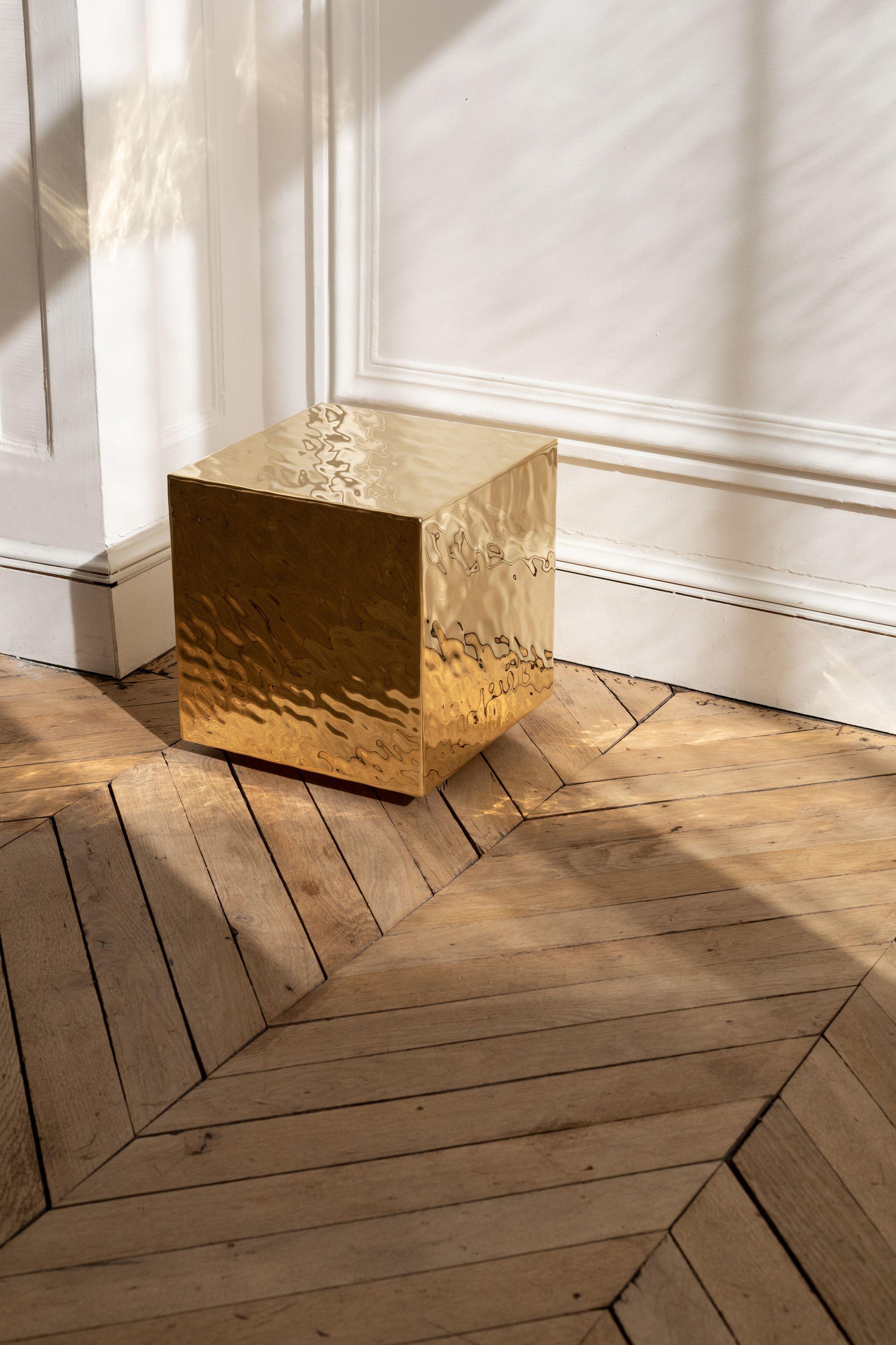 Liquide side table by Mydriaz
Dimensions: W 30 x L 30 x H 32cm
Materials: Brass
Finishes: Golden-plated polished brass, white nickel finish on polished brass, black nickel finish on polished brass
16 kg

Our products are handmade in our