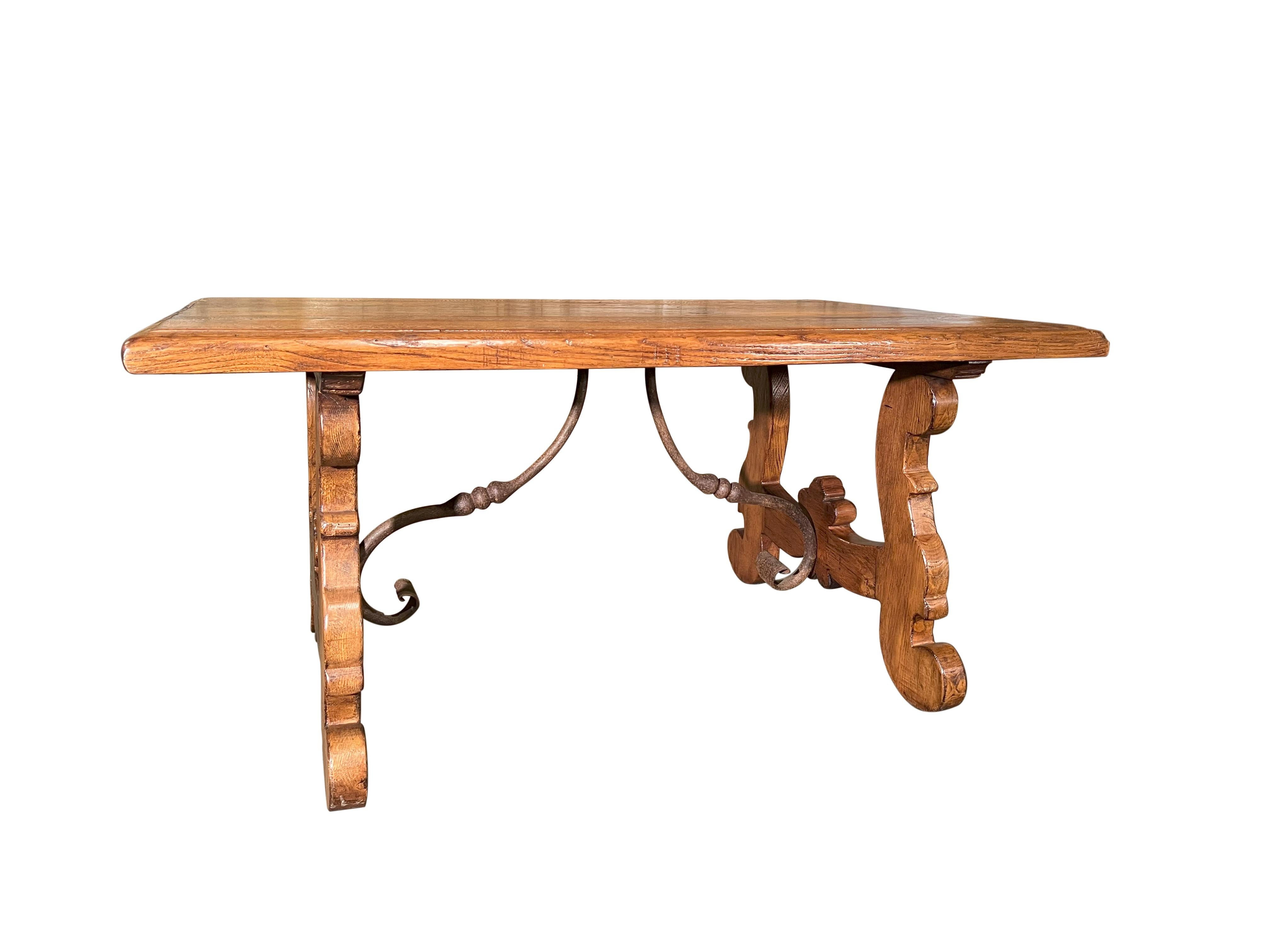 LIRA Old Chestnut Coffee Table - 17th Century Italian Refectory Style in stock For Sale 1