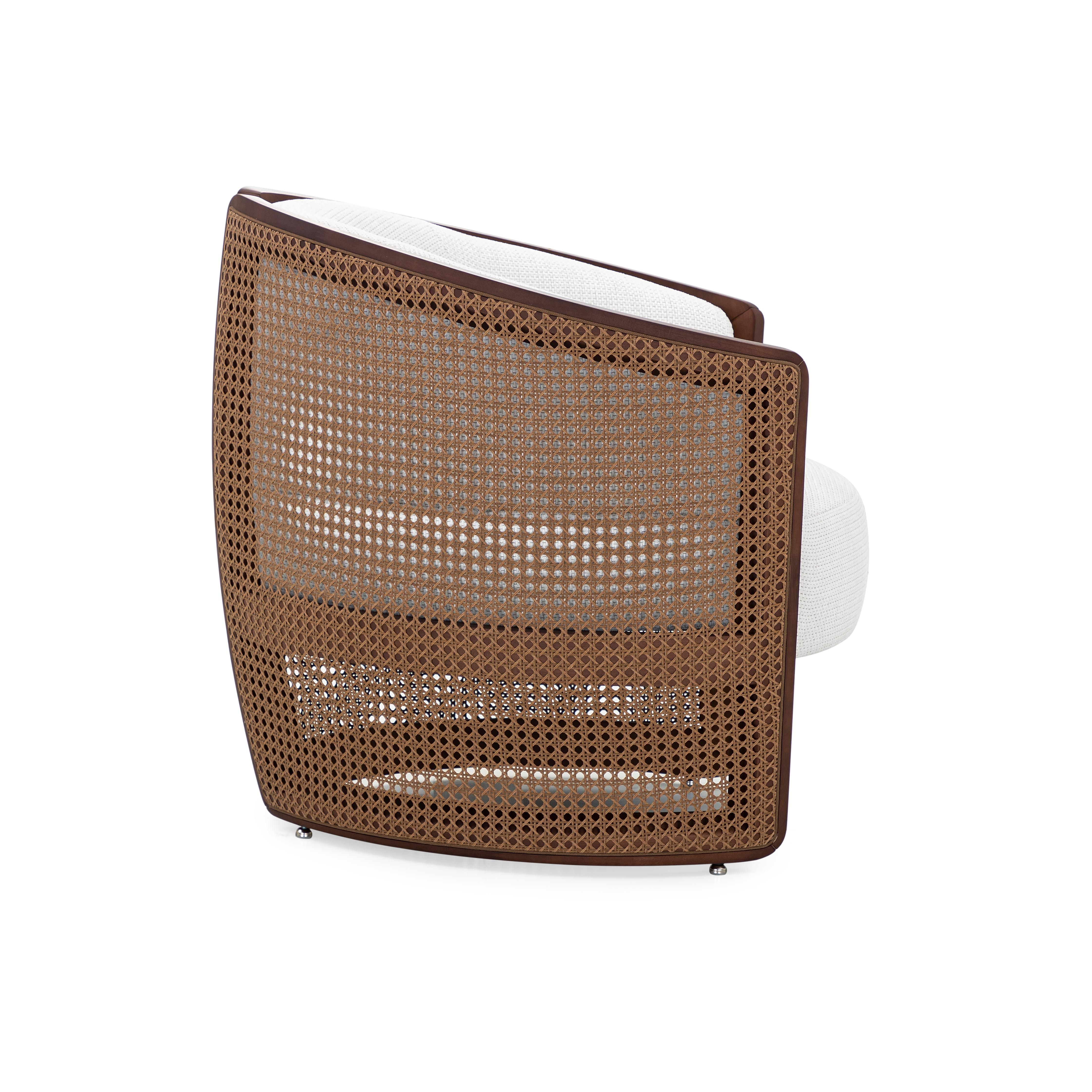 Fauteuil d'appoint à dossier enveloppant Lirio avec canne, finition noyer et tissu beige Neuf - En vente à Miami, FL