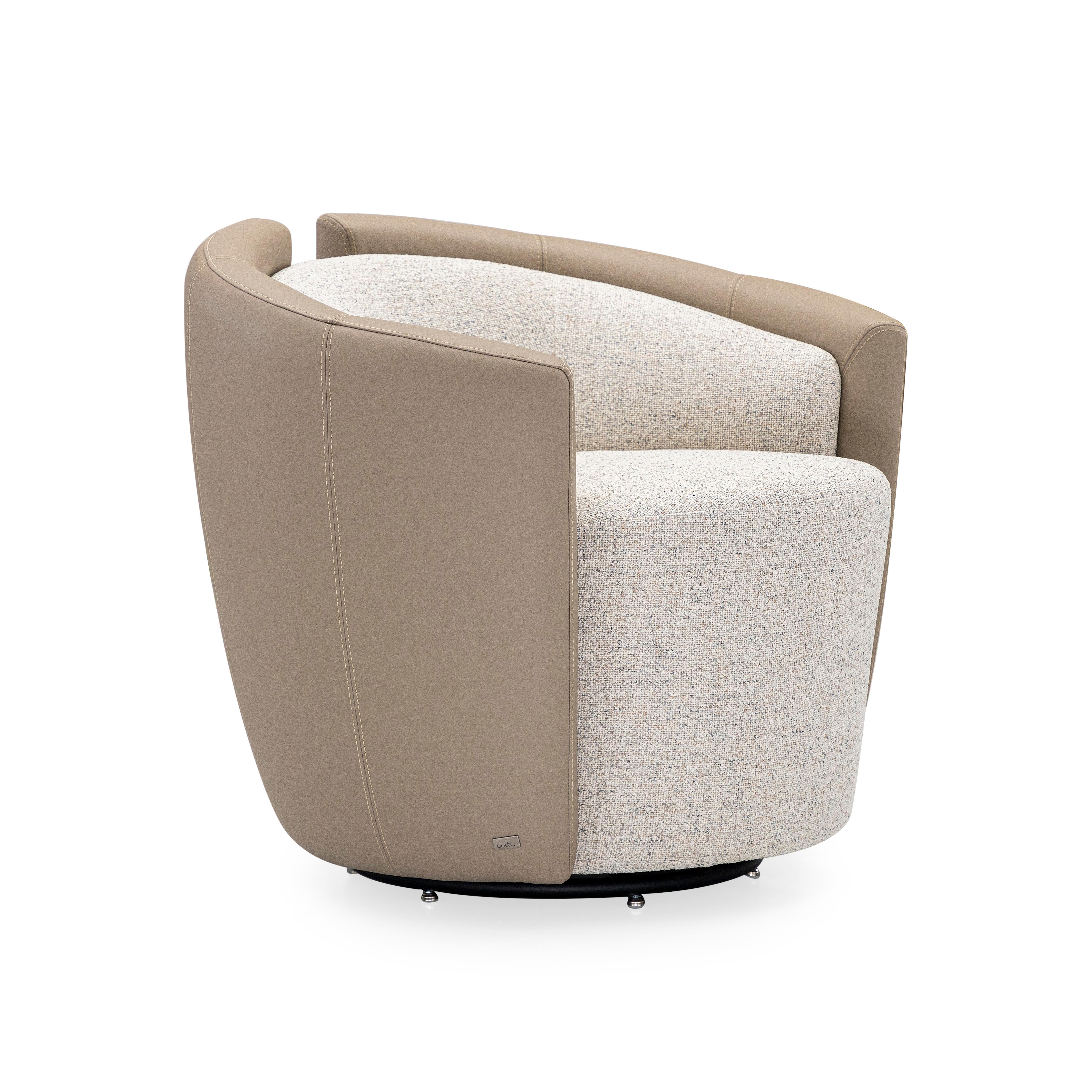Scandinavian Modern Lirio Contemporary Accent Chair in Cream Leather and Beige Boucle Fabric For Sale