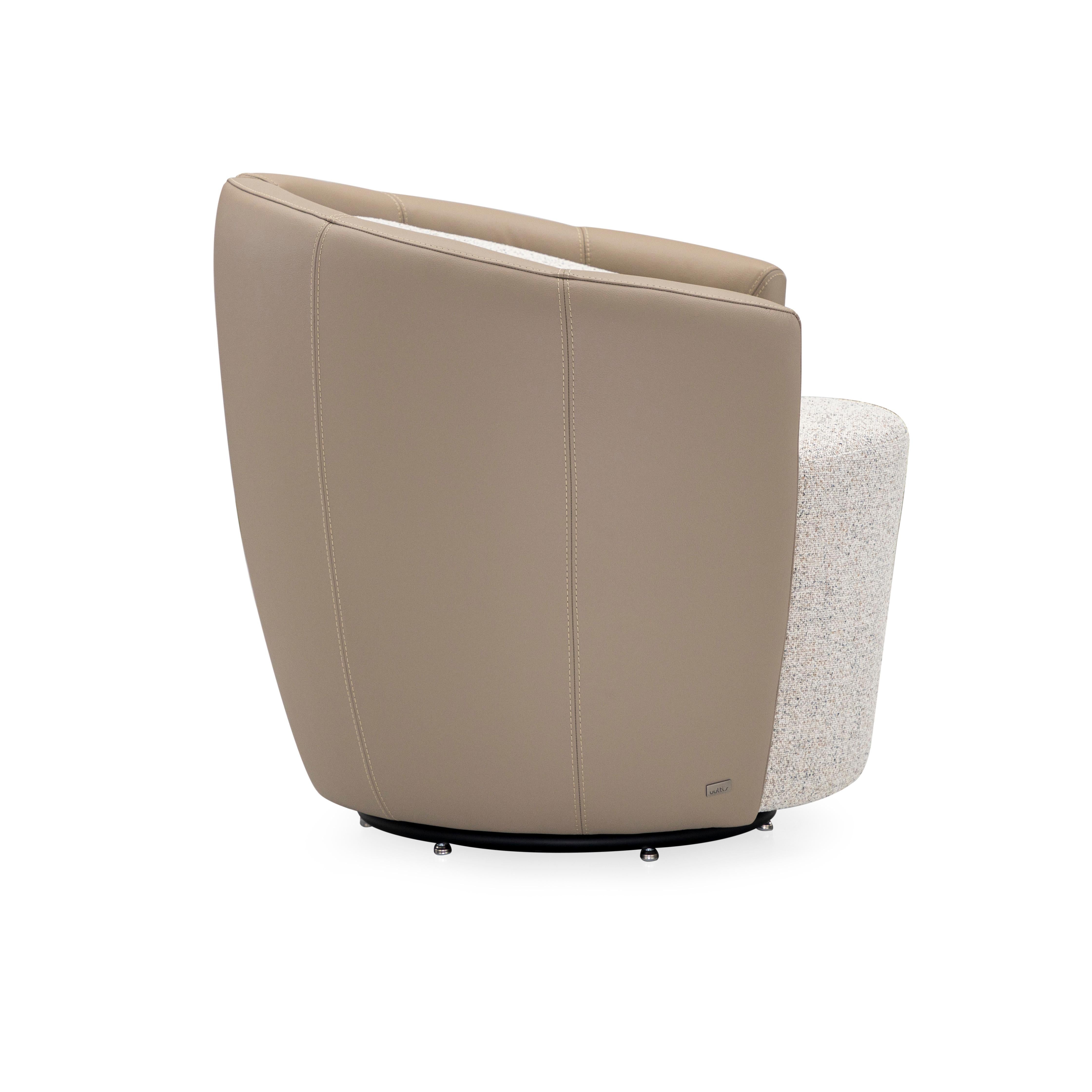 Lirio Contemporary Accent Chair aus cremefarbenem Leder und beigem Boucle-Stoff (Brasilianisch) im Angebot