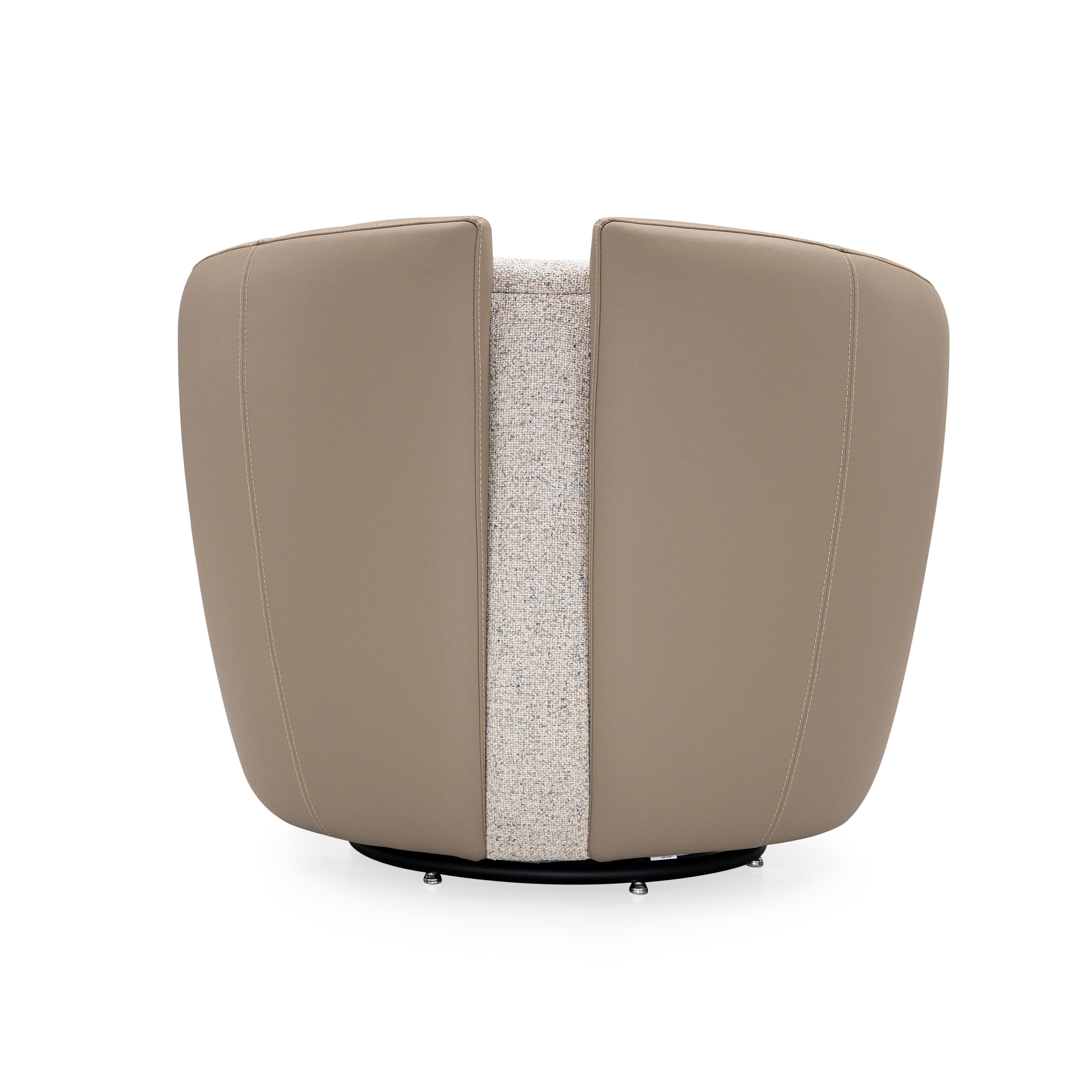 Lirio Contemporary Accent Chair aus cremefarbenem Leder und beigem Boucle-Stoff (21. Jahrhundert und zeitgenössisch) im Angebot