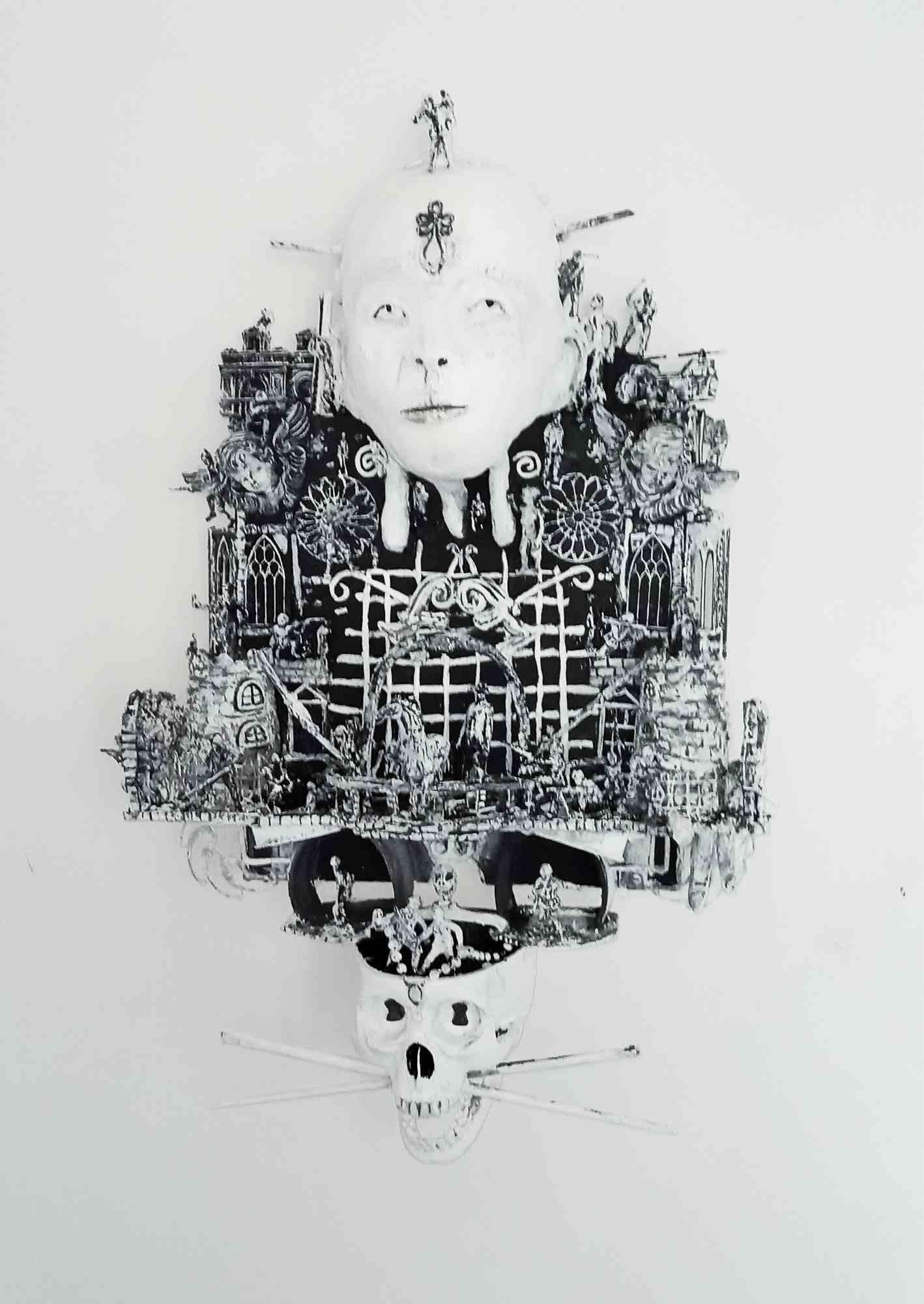 Œuvre extravagante de lisartventure, un artiste italien aux multiples facettes qui expérimente constamment pour créer de nouvelles idées à exposer au monde.

Sculpture réalisée avec la technique du modelage et de l'assemblage du plâtre.   
Excellent