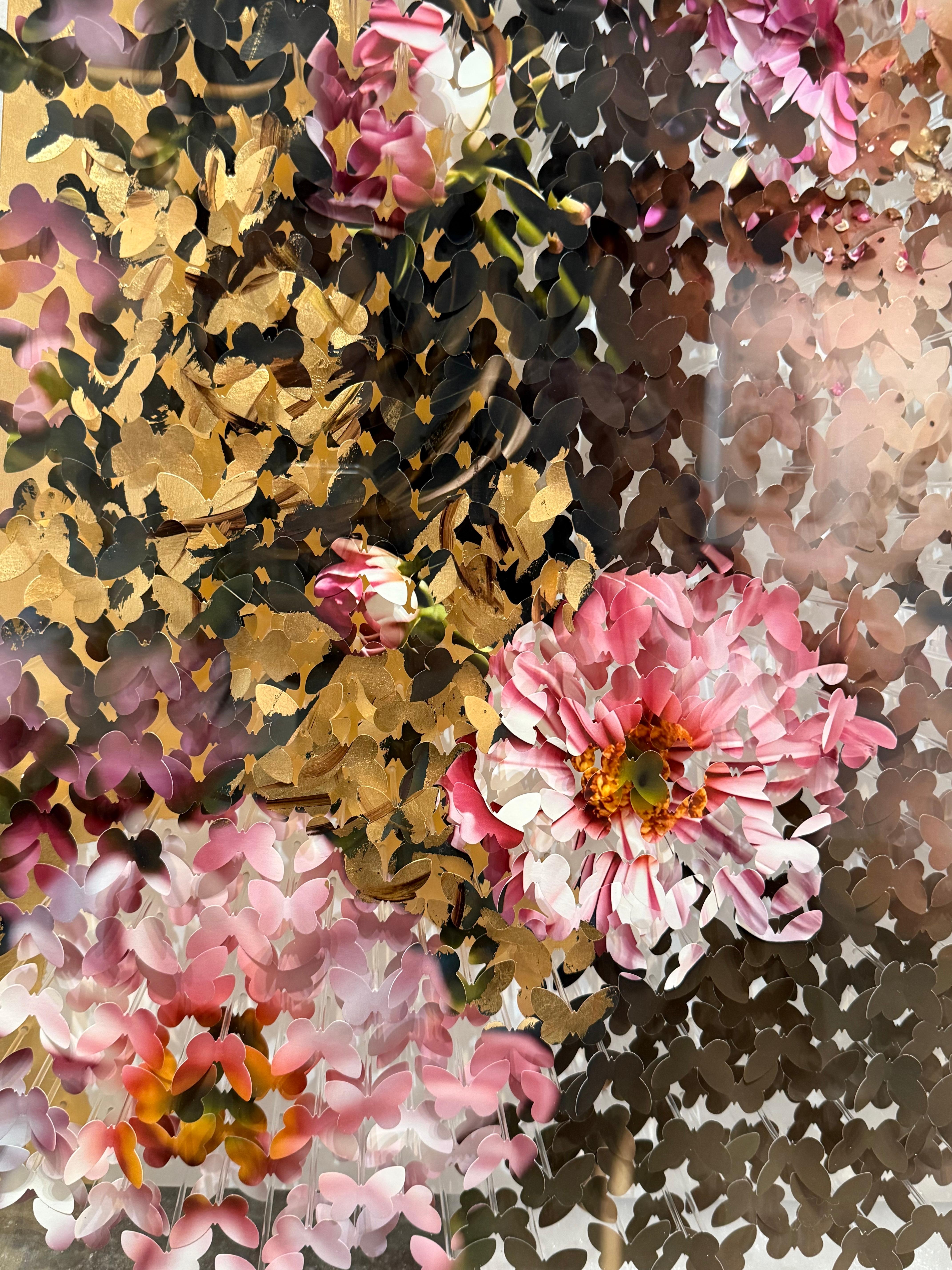 Issue du monde du Street art, Lis Sam est une artiste autodidacte. Né en Tunisie en 1989, il arrive en France à l'âge de 11 ans, où il entre dans le monde de l'artisanat, développant un goût prononcé pour les formes esthétiques. Comme c'est souvent