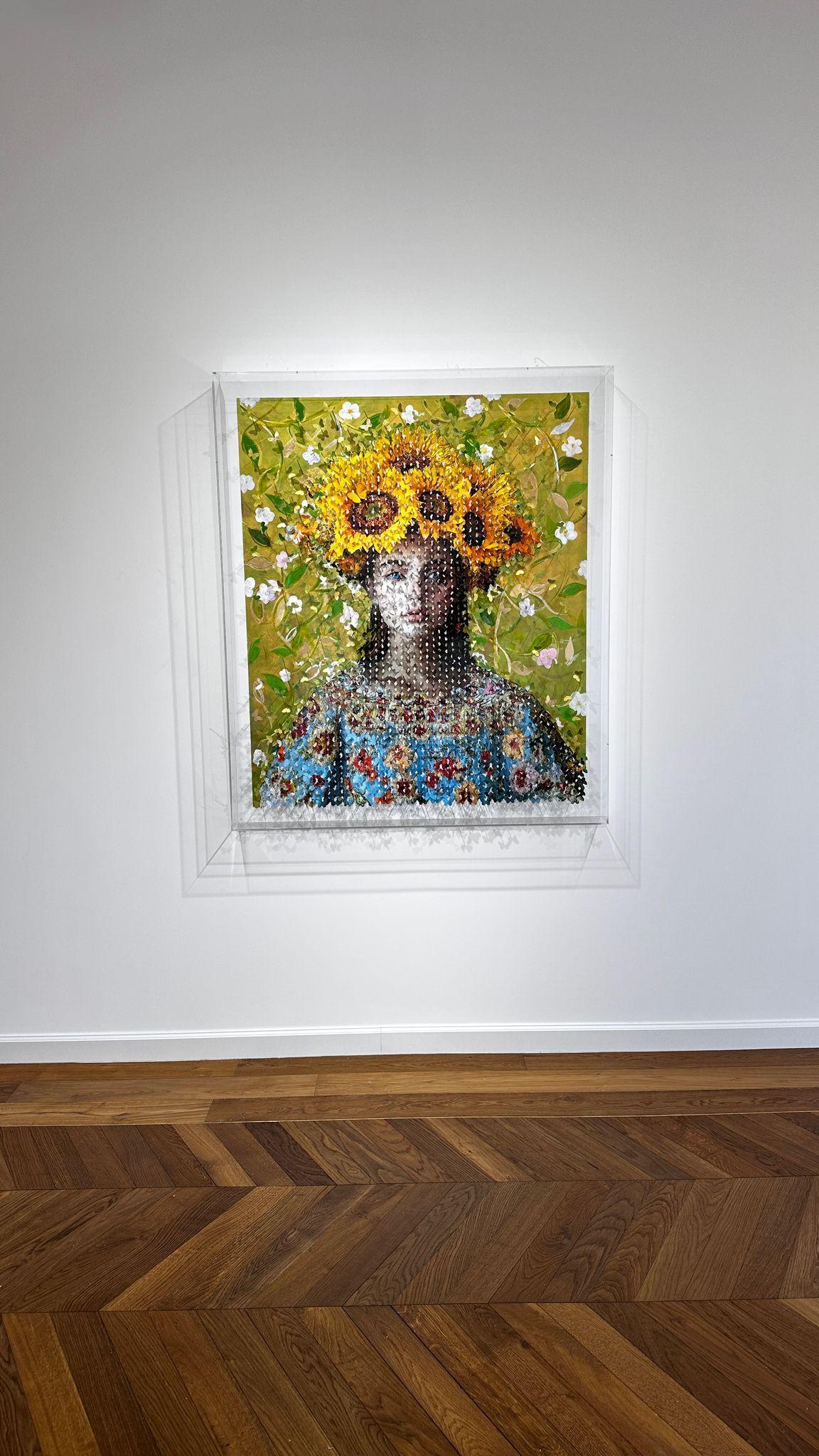 Coming from the world of Street art, Lis Sam is a self-taught artist. Born in Tunisia in 1989, he arrived in France at the age of 11, where he entered the world of craftsmanship, developing a keen appreciation for aesthetic forms. As is often the