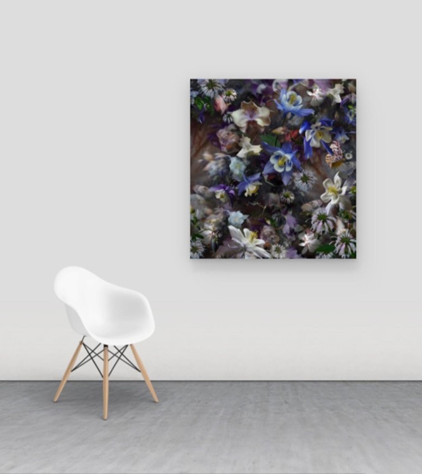 Columbina: El Misterio de las Cinco Palomas - Flores Botánicas Blanco Violeta Azul, 2017 - Photograph de Lisa A. Frank