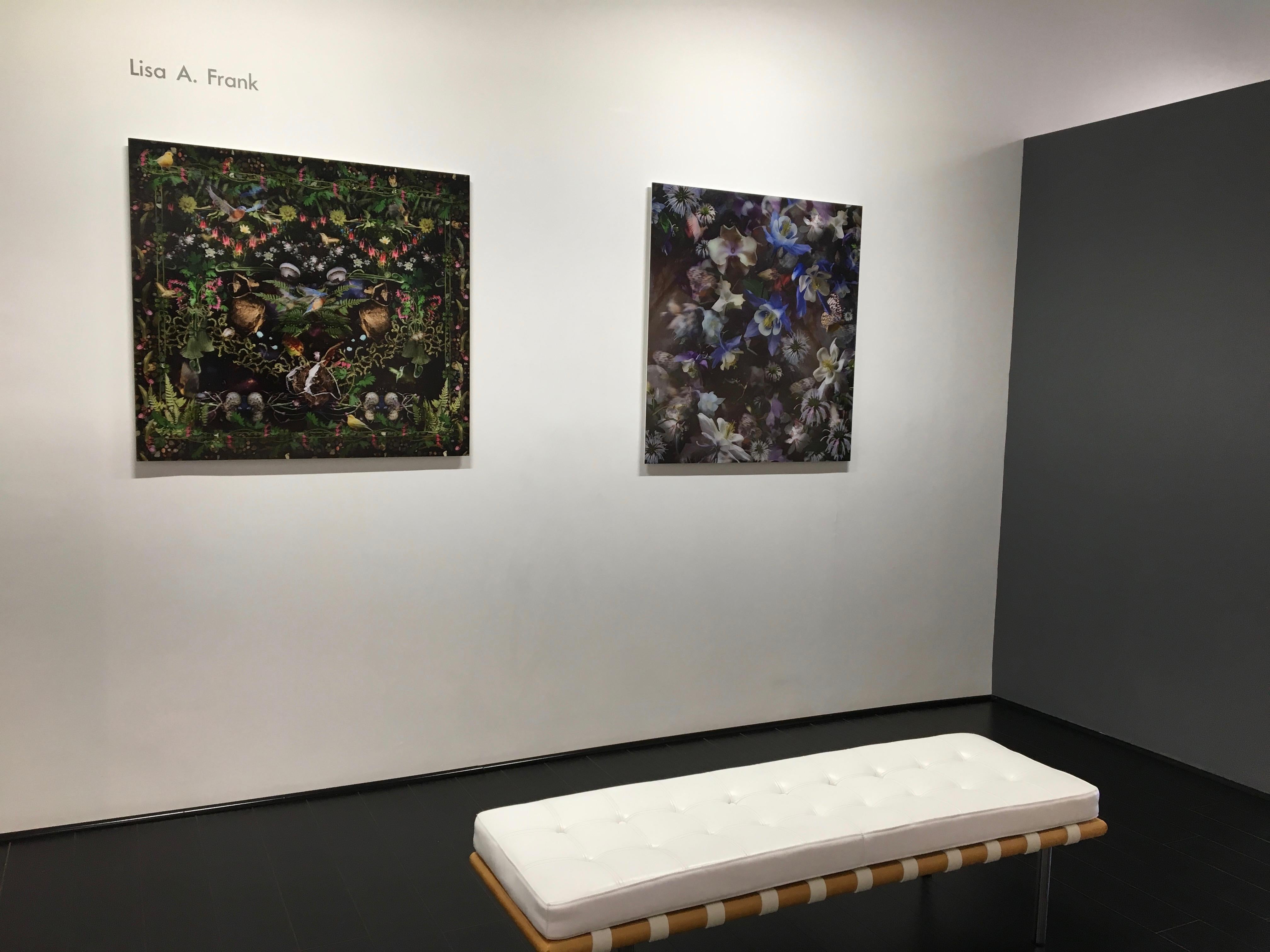Columbina: El Misterio de las Cinco Palomas - Flores Botánicas Blanco Violeta Azul, 2017 - Photograph Contemporáneo de Lisa A. Frank